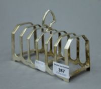 A silver toast rack. 13.5 cm long. 144 grammes.