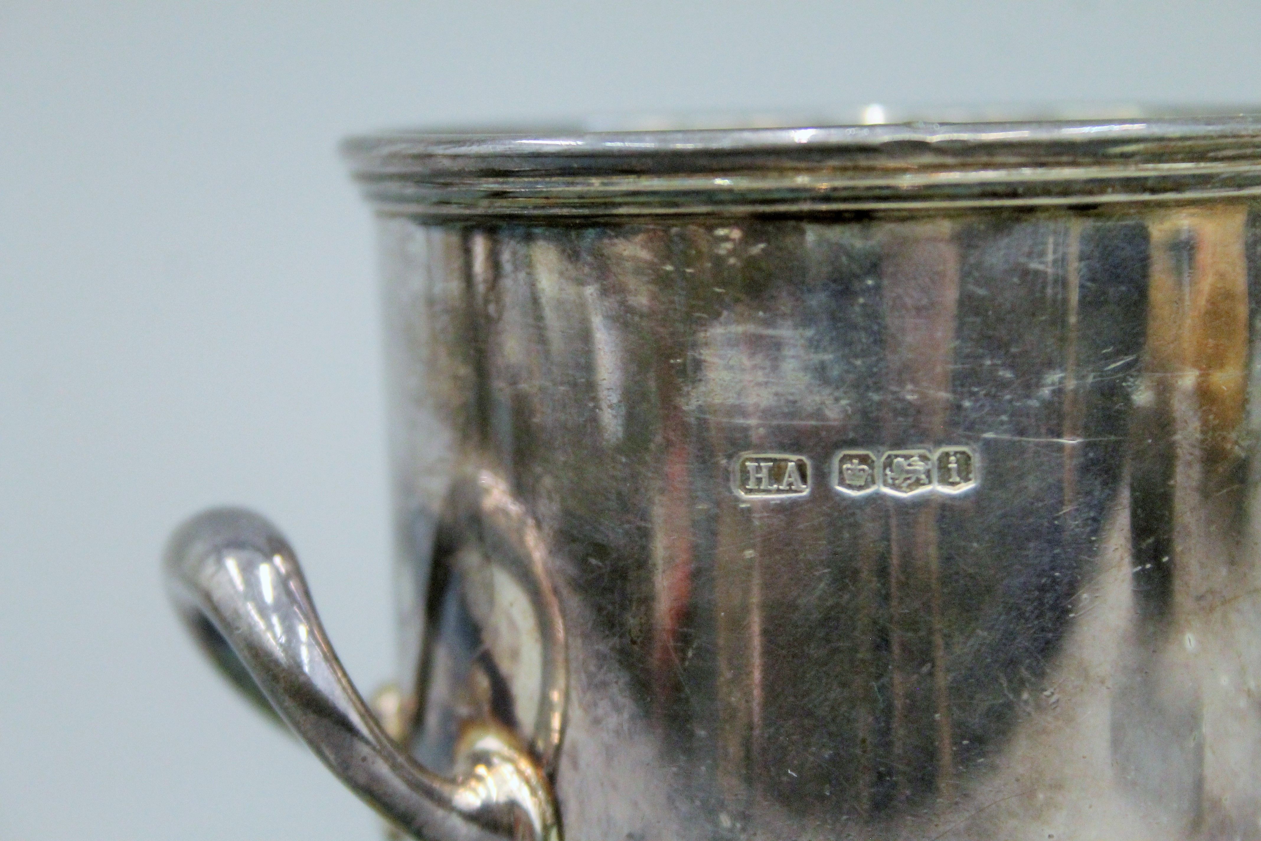 A small silver bottle coaster. 11 cm high. 310.9 grammes. - Image 4 of 4