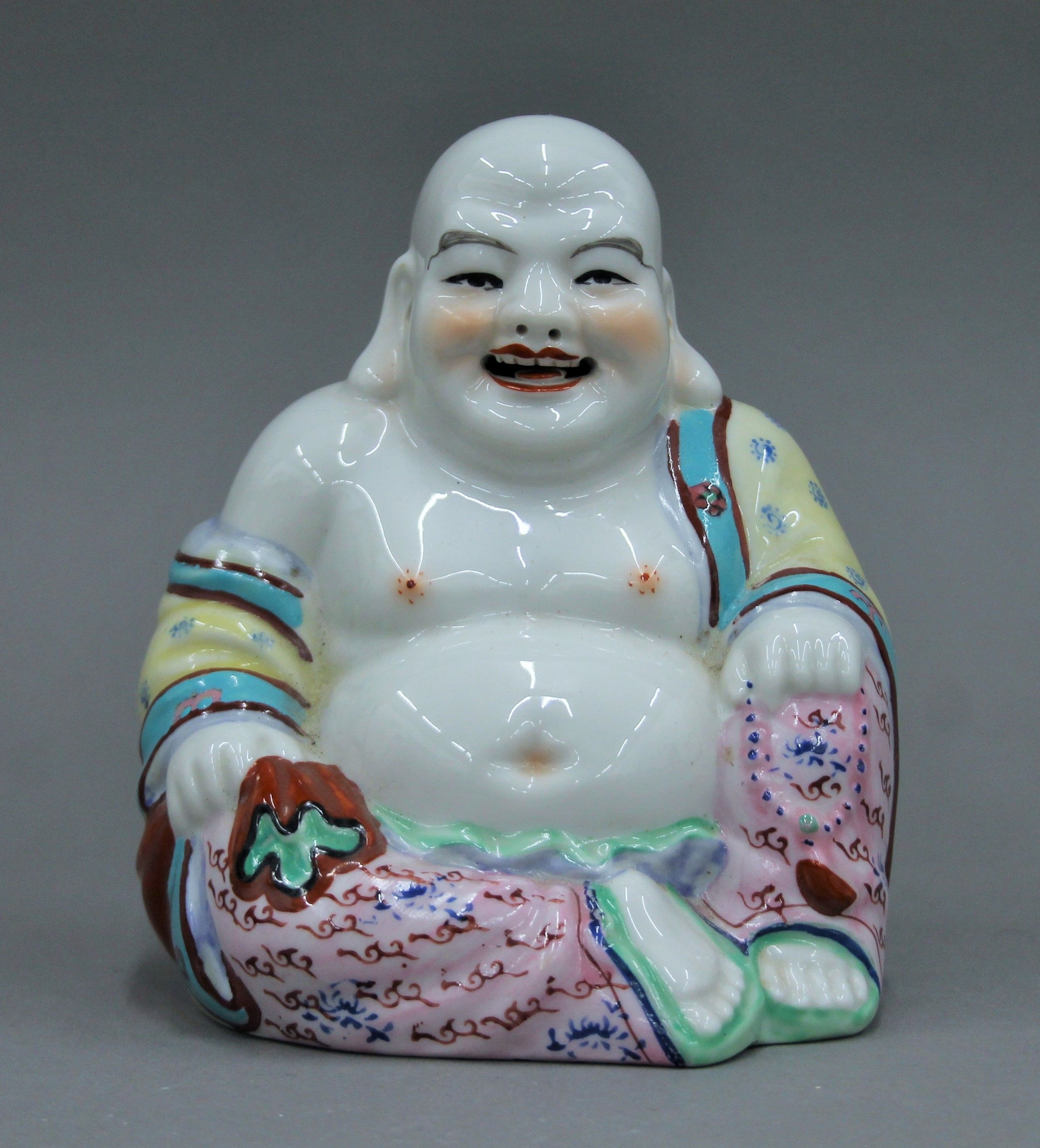 Two Chinese porcelain models of Buddha. The largest 24 cm high. - Image 7 of 9