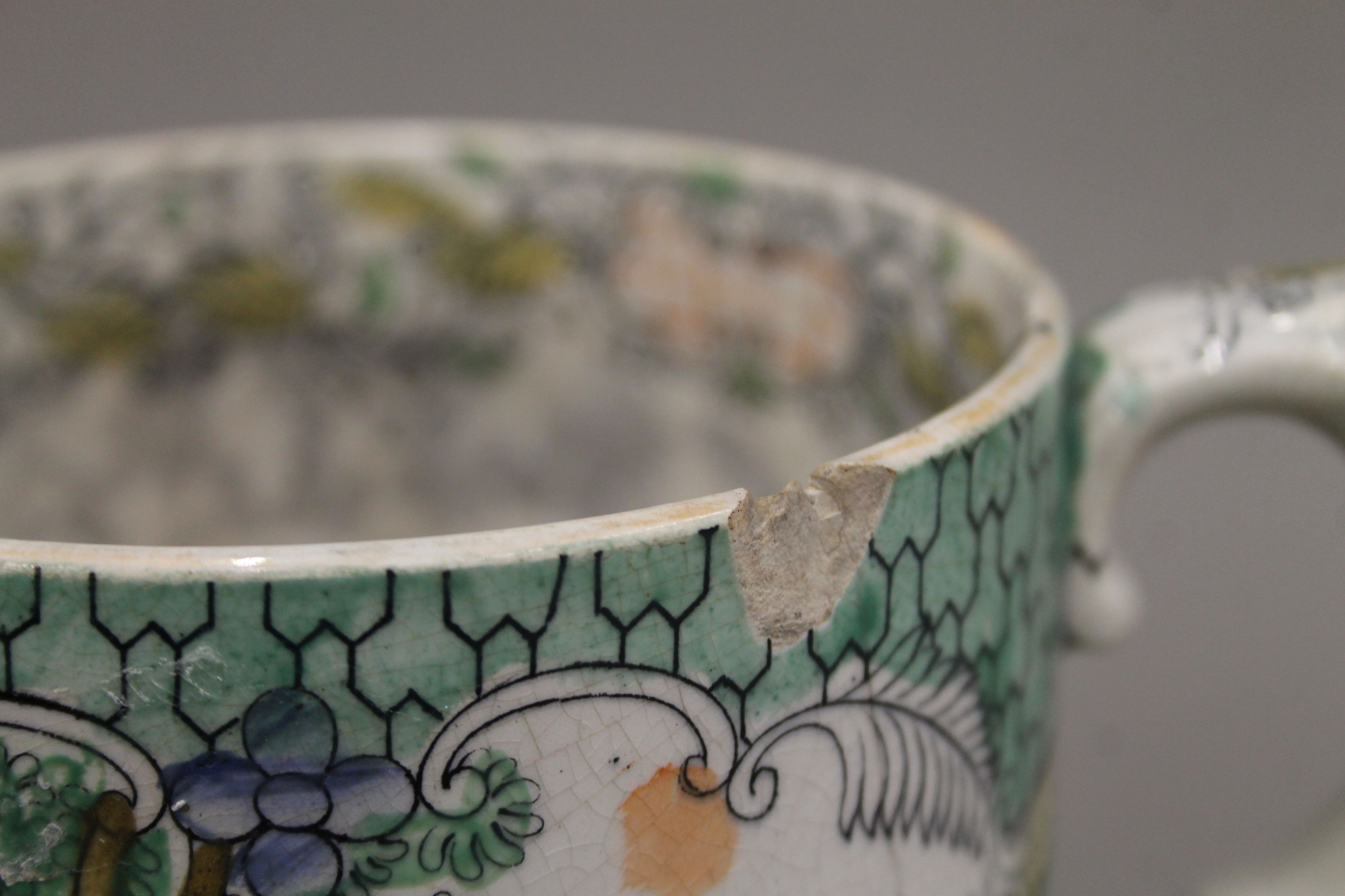 A late 18th/early 19th century English loving cup in the chinoiserie style, - Image 4 of 5