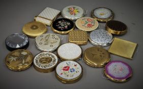 Eighteen various miscellaneous compacts.