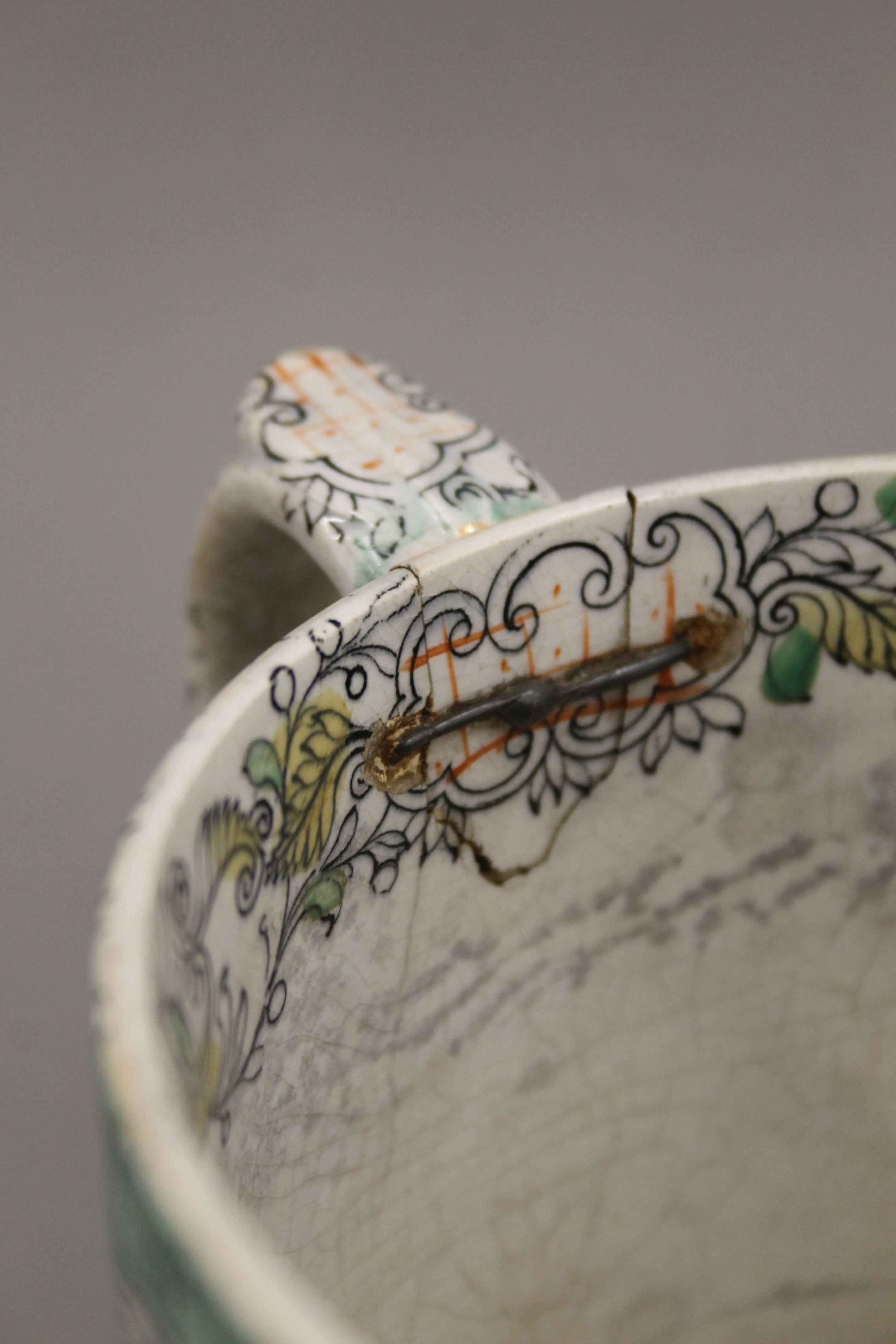 A late 18th/early 19th century English loving cup in the chinoiserie style, - Image 5 of 5