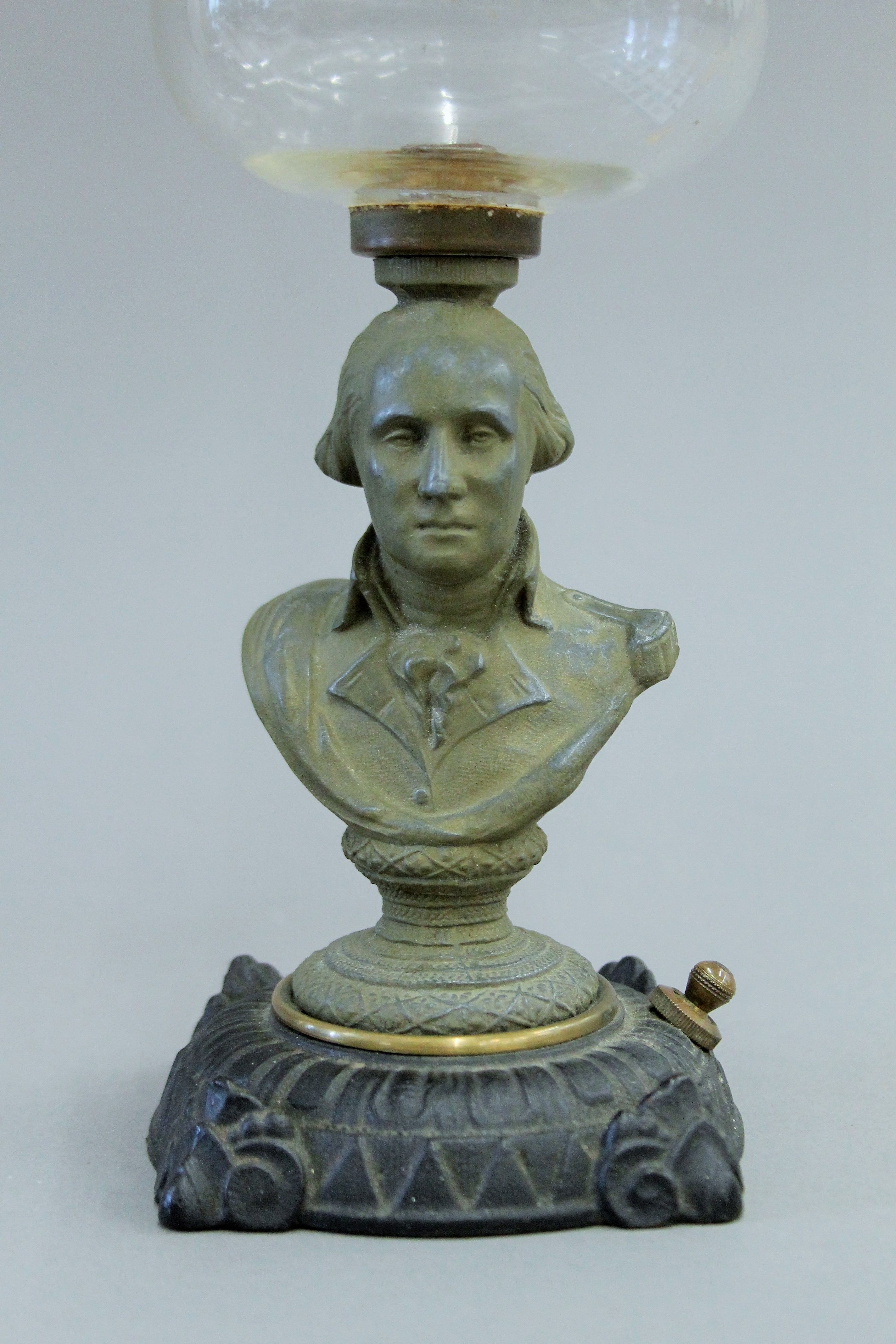 A table lamp formed as George Washington. 31 cm high overall. - Image 2 of 3