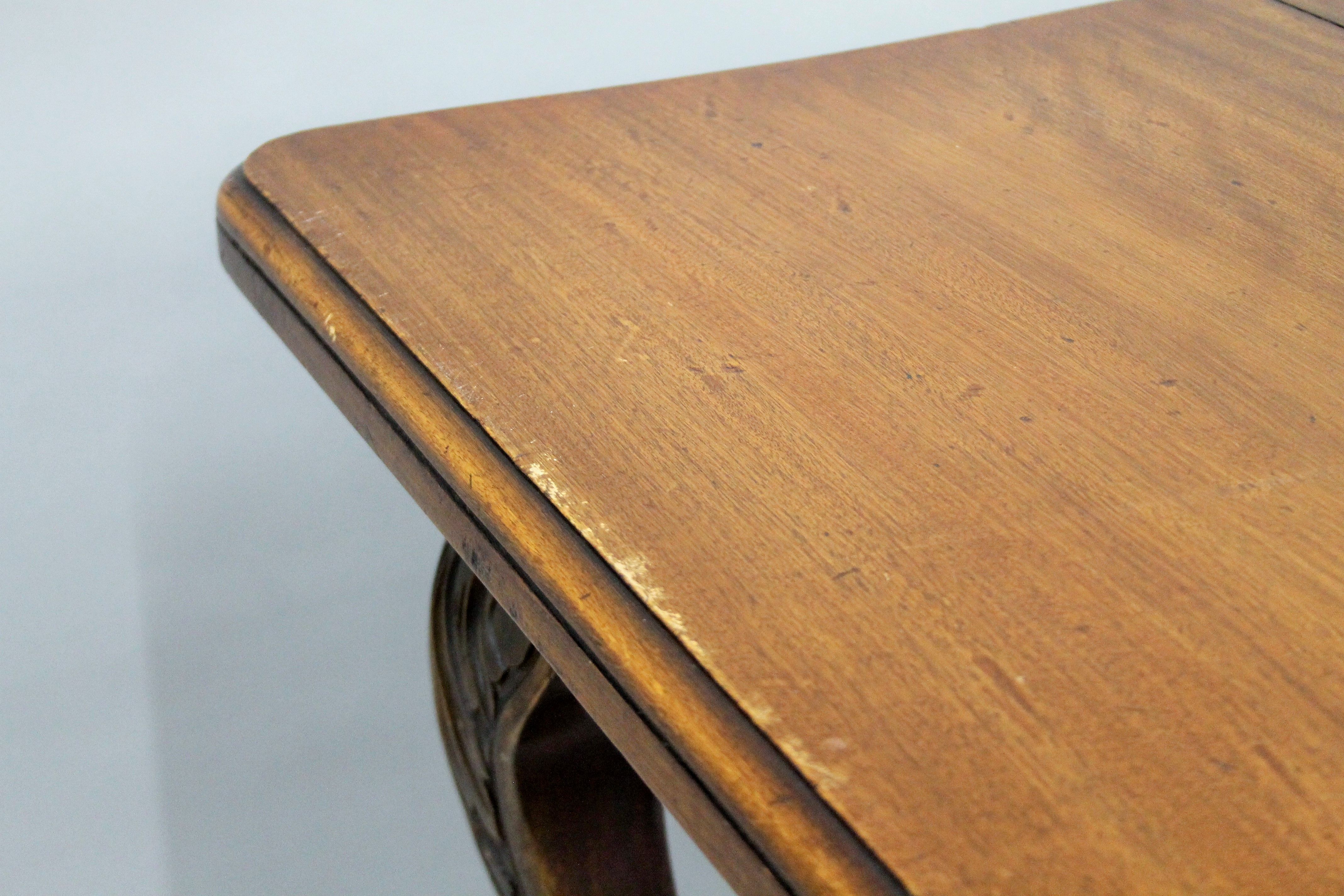 A Victorian mahogany single leaf extending dining table. 140 cm long extended x 102 cm wide. - Image 5 of 6