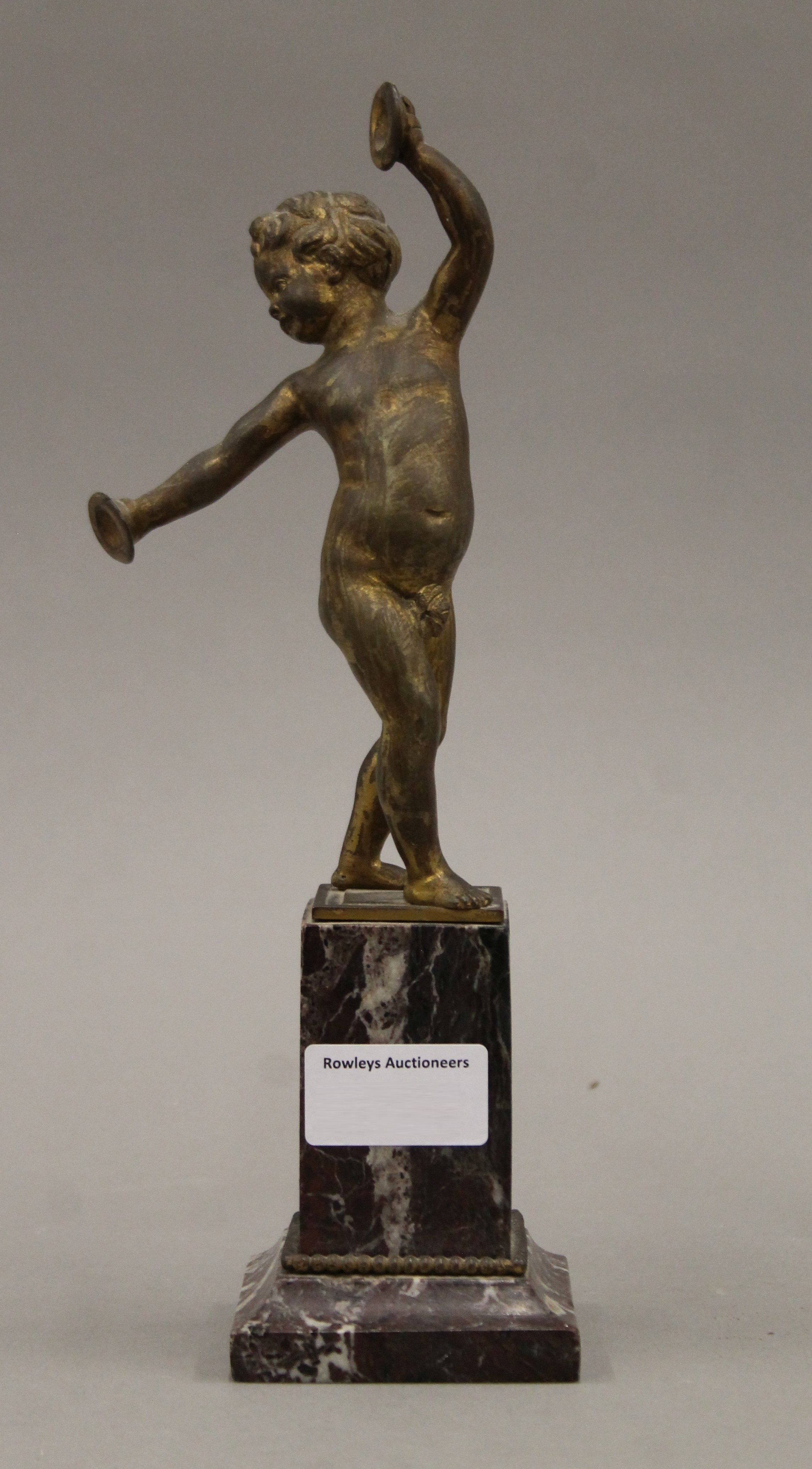 A pair of bronze putto, on marble bases. The largest 27 cm high. - Image 2 of 7