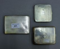 Three silver cigarette cases. The largest 11.5 cm wide.