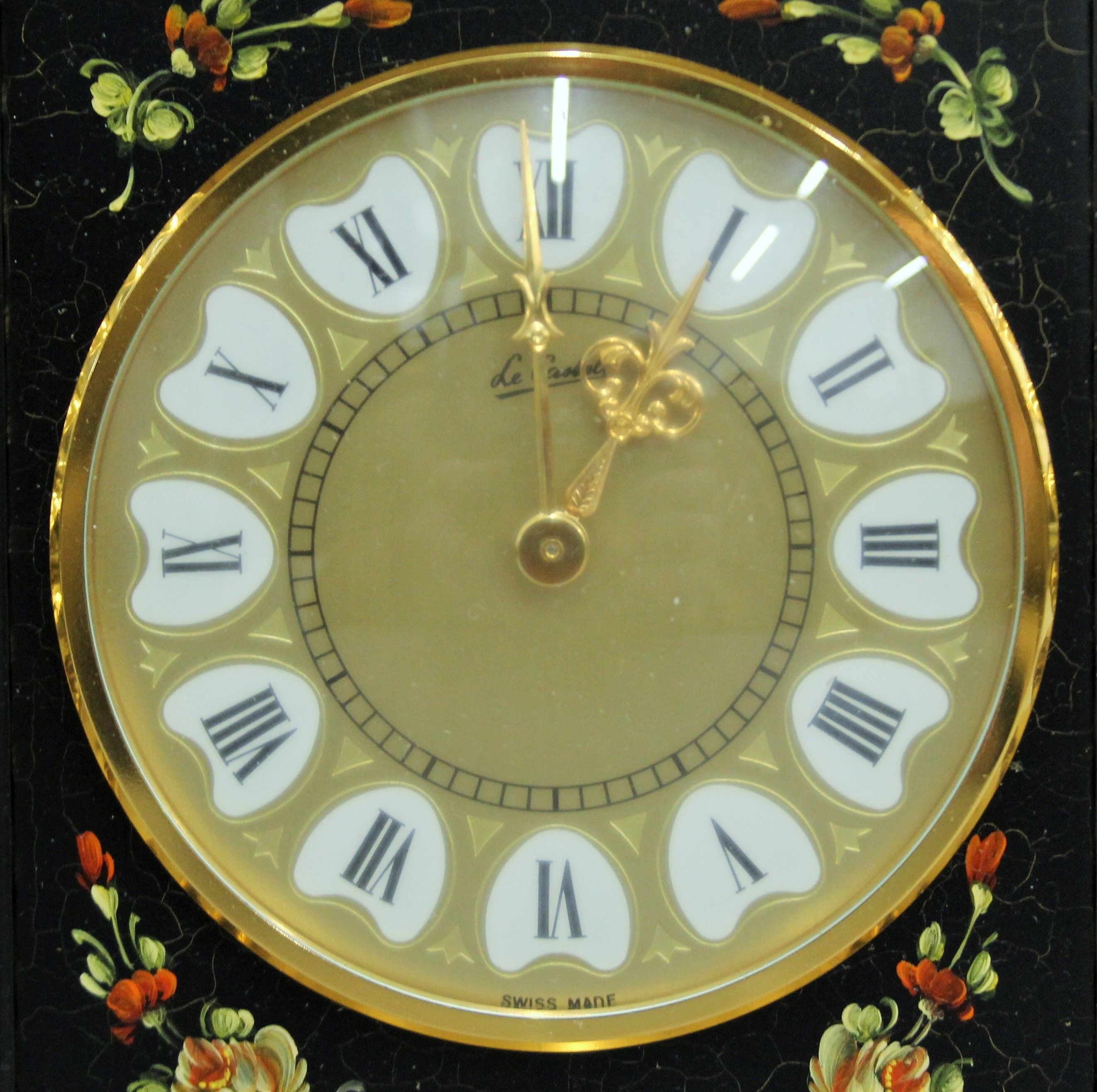 A vintage mantle clock. 18 cm high. - Image 2 of 4