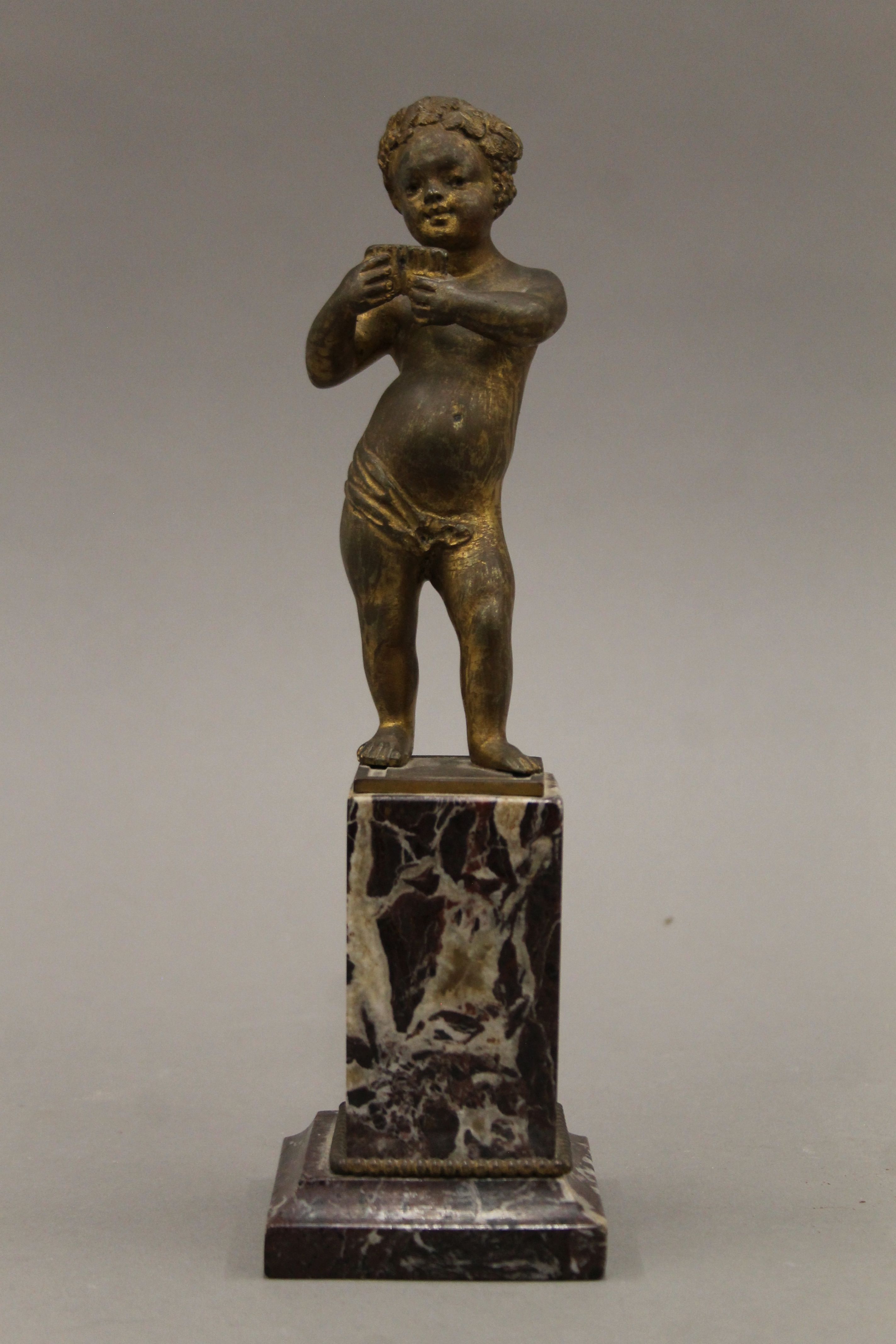 A pair of bronze putto, on marble bases. The largest 27 cm high. - Image 5 of 7