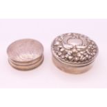 Two silver pill boxes. 5 cm diameter and 4 cm diameter respectively.