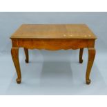 An early 20th century oak dining table. 123 cm long x 99 cm wide.