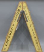 A set of ladders. 87 cm high.