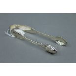 A pair of Victorian silver sugar tongs. 15 cm long. 72.9 grammes.