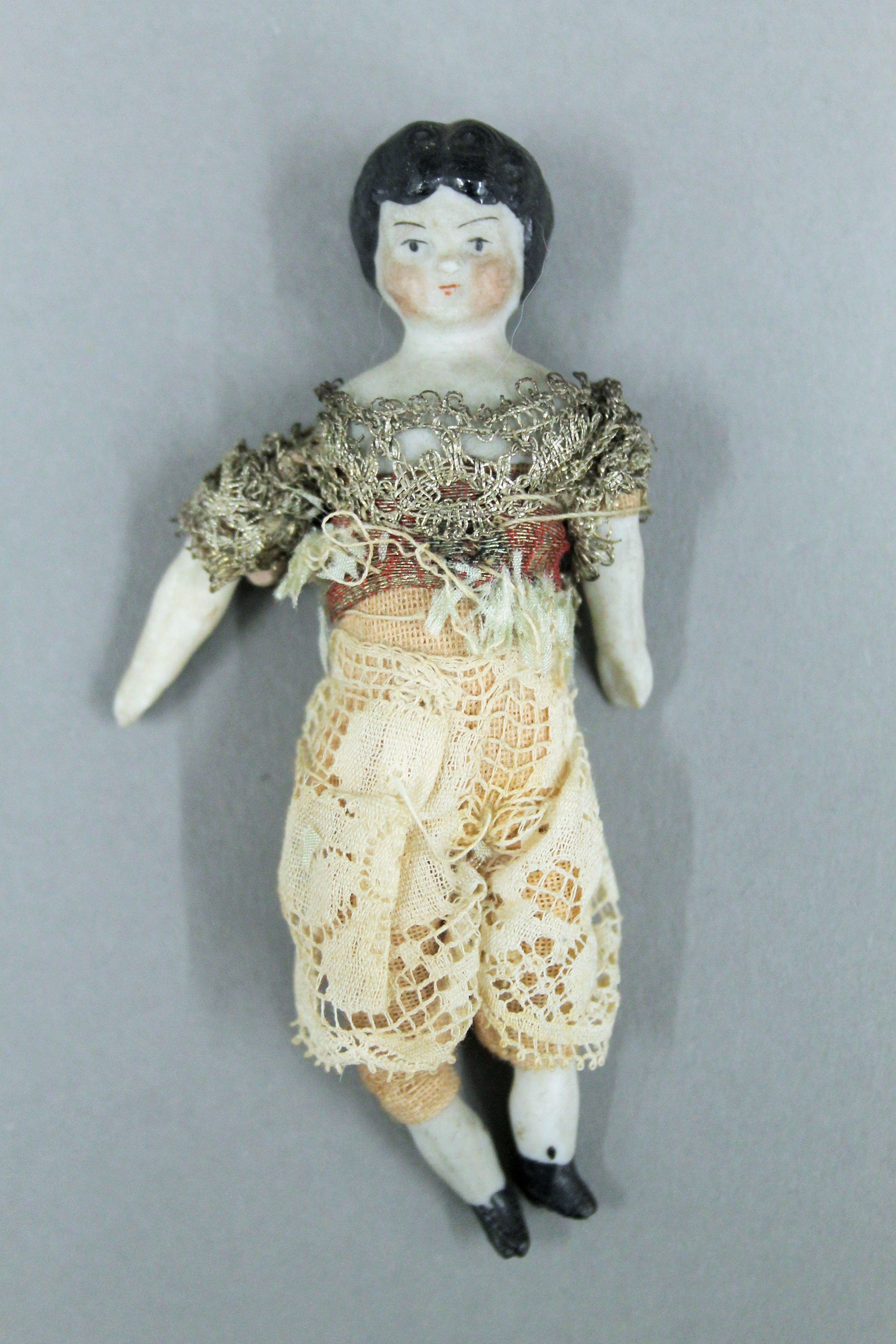 A small Victorian porcelain doll, - Image 2 of 5