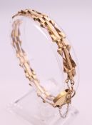 A 9 ct gold gate bracelet with padlock. 17 cm long. 6.5 grammes.
