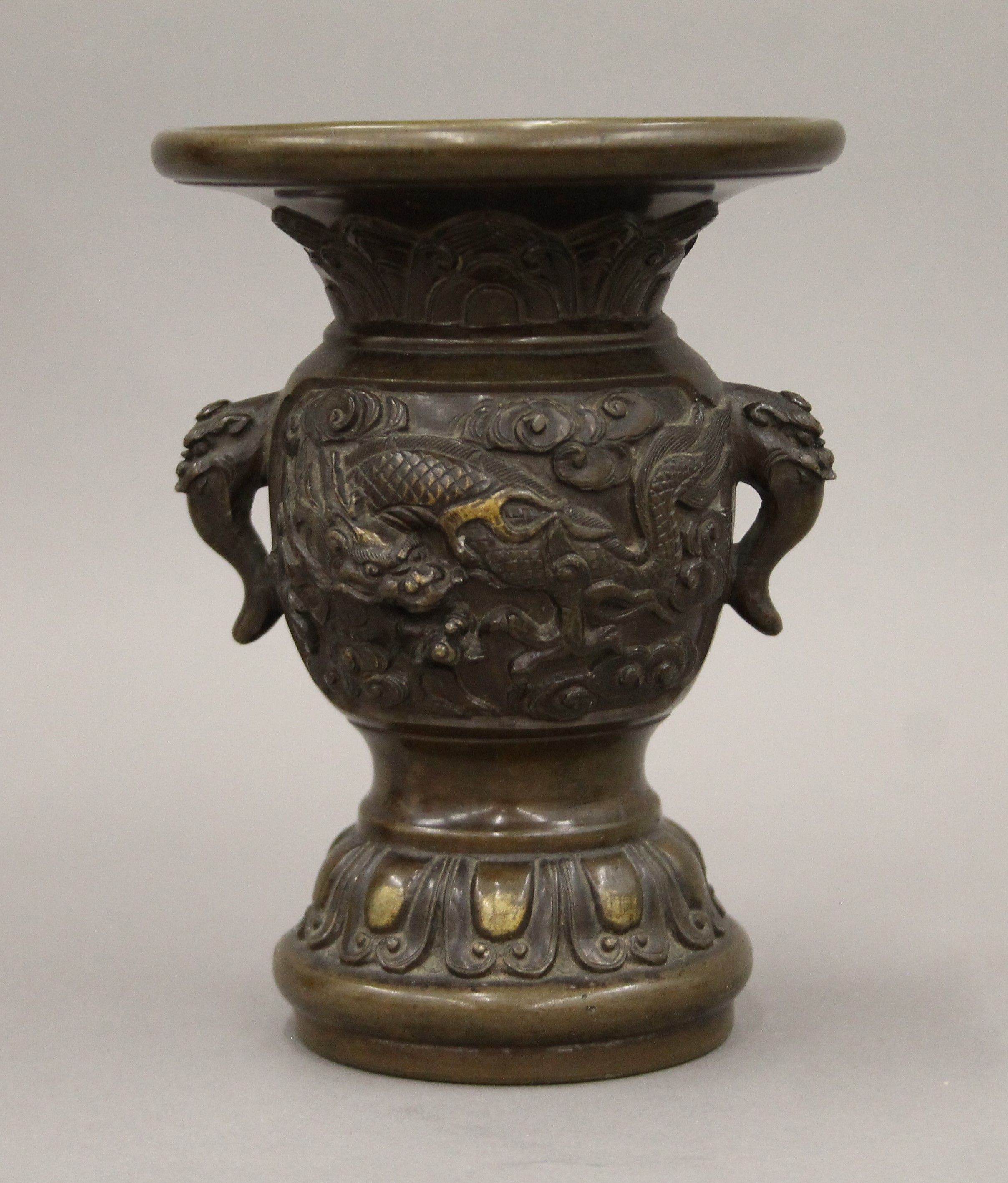 Two Japanese bronze vases. The largest 13.5 cm high. - Image 3 of 14