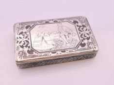 A niello decorated unmarked silver snuff box. 6.5 cm wide. 51.3 grammes.