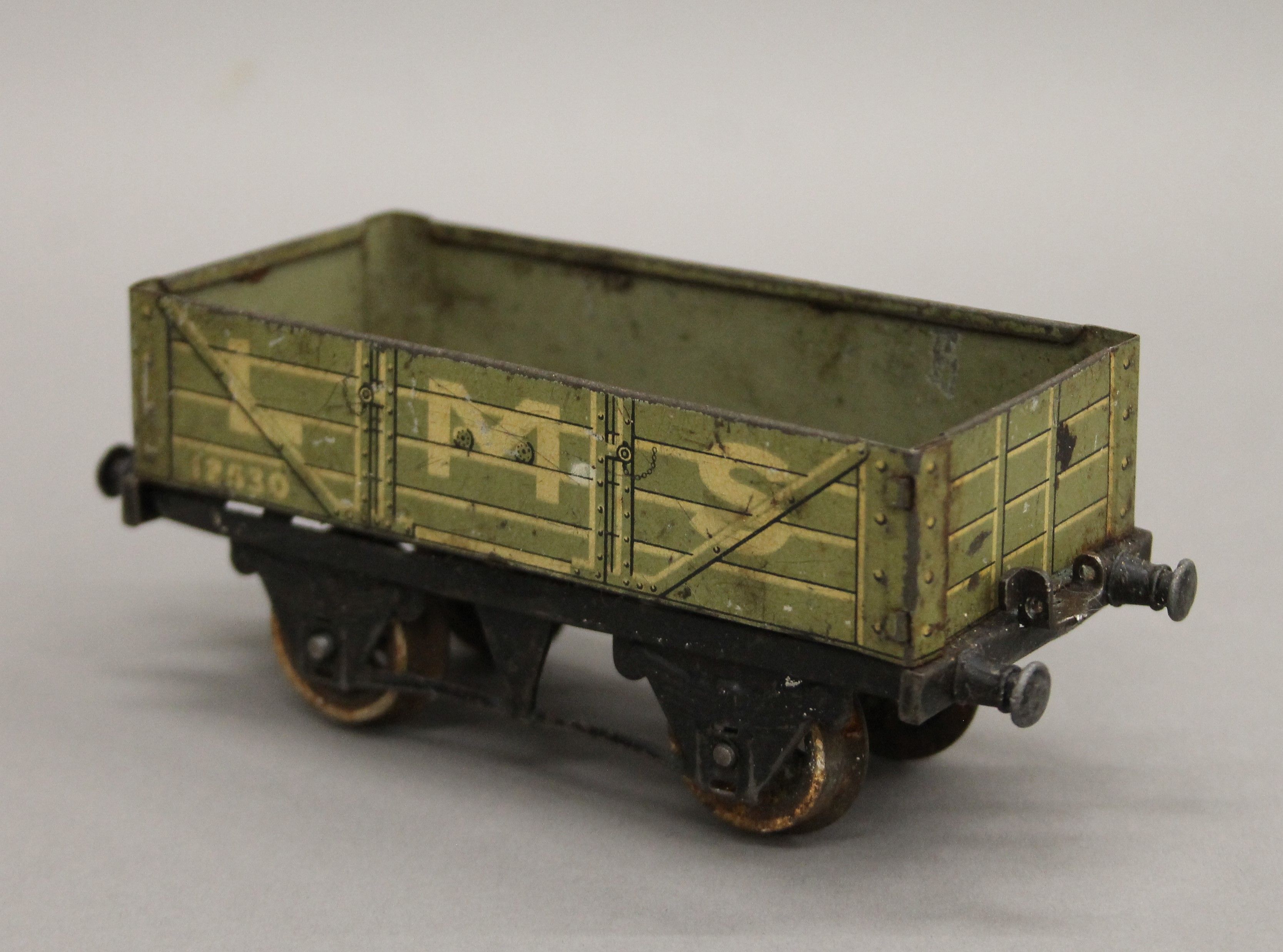 A quantity of Hornby tin plate carriages, etc. - Image 4 of 5