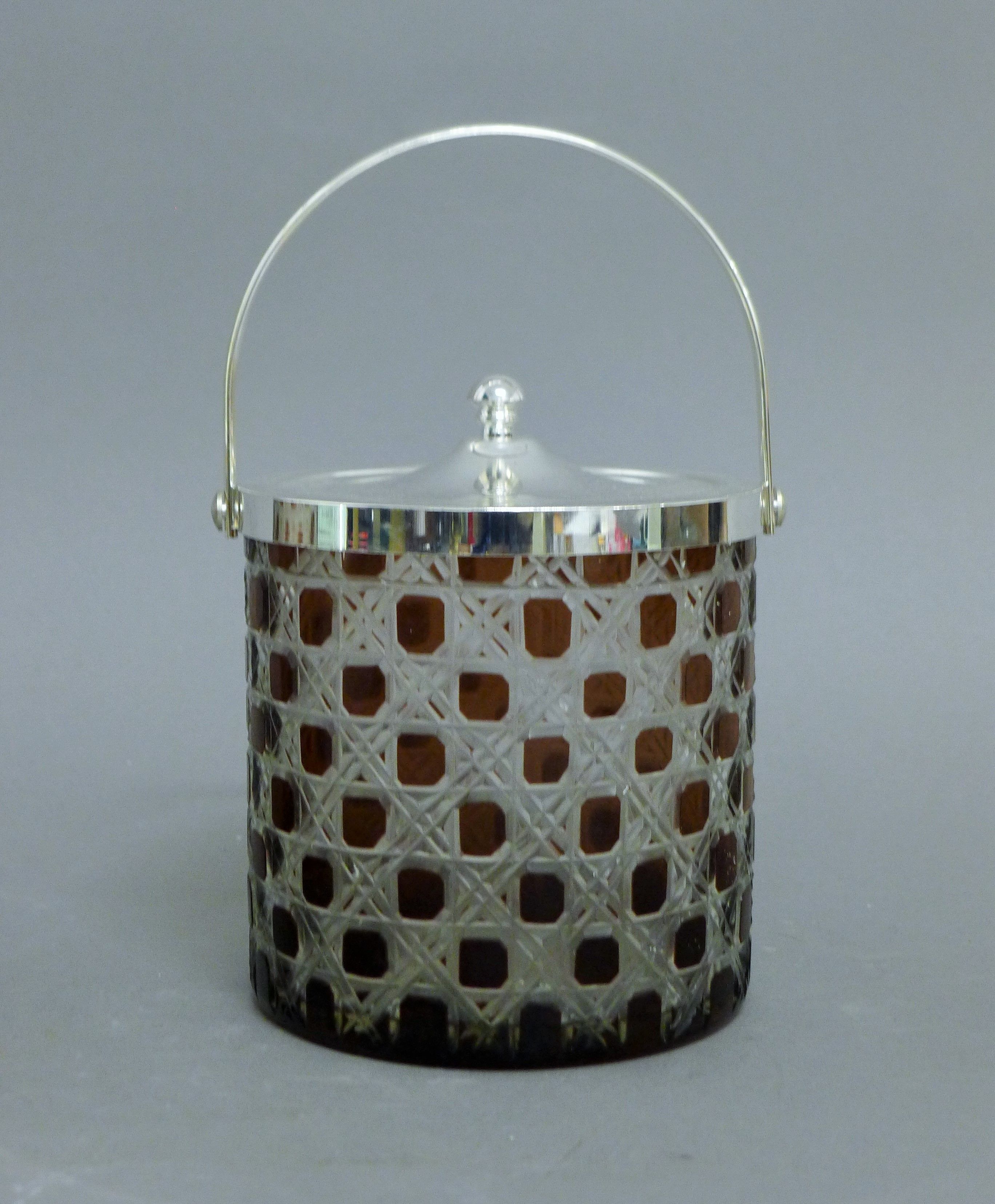 A pair of silver plated and ruby glass biscuit barrels. 21 cm high overall. - Image 3 of 4