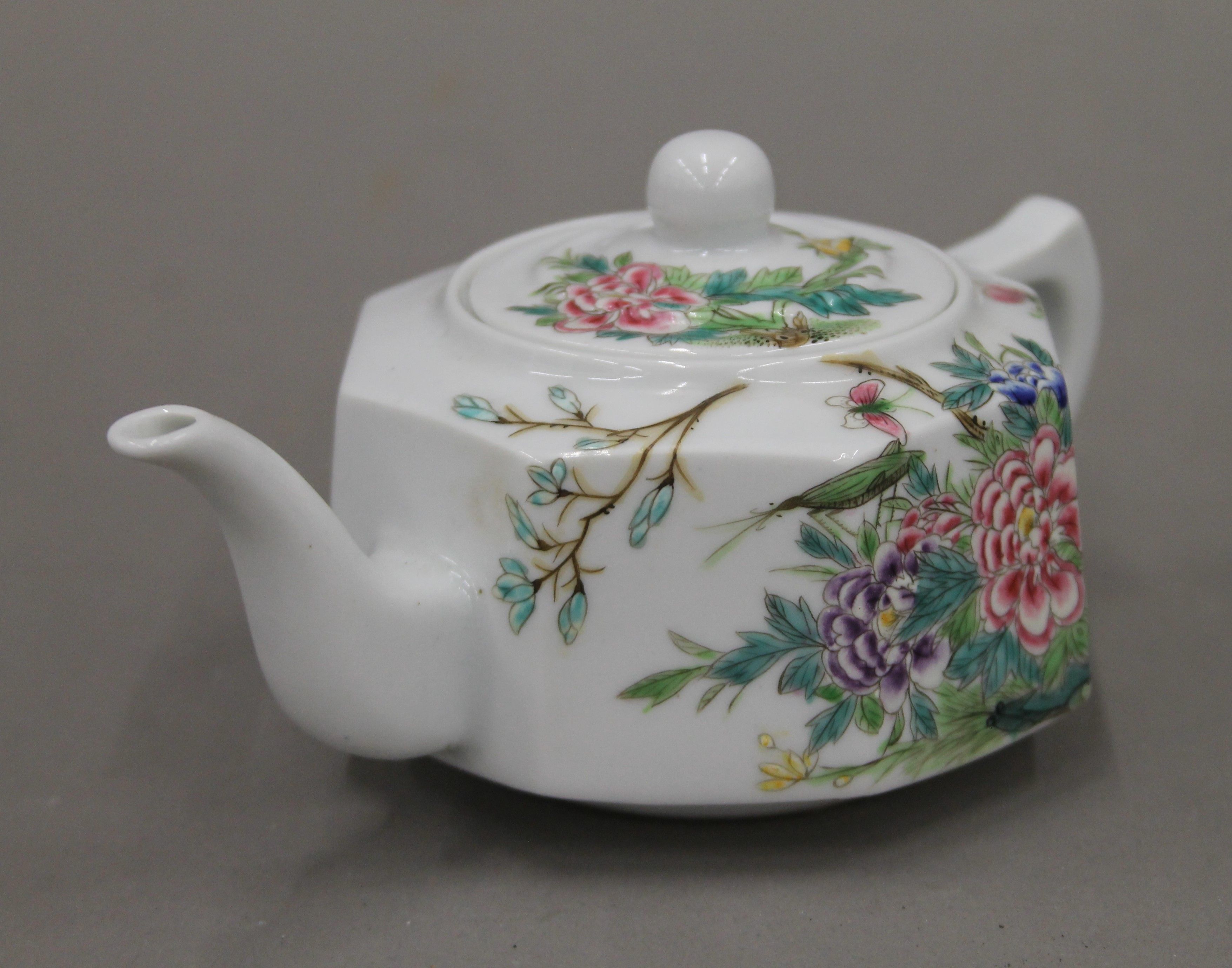 A small Chinese famille rose porcelain teapot hand painted with flowers,