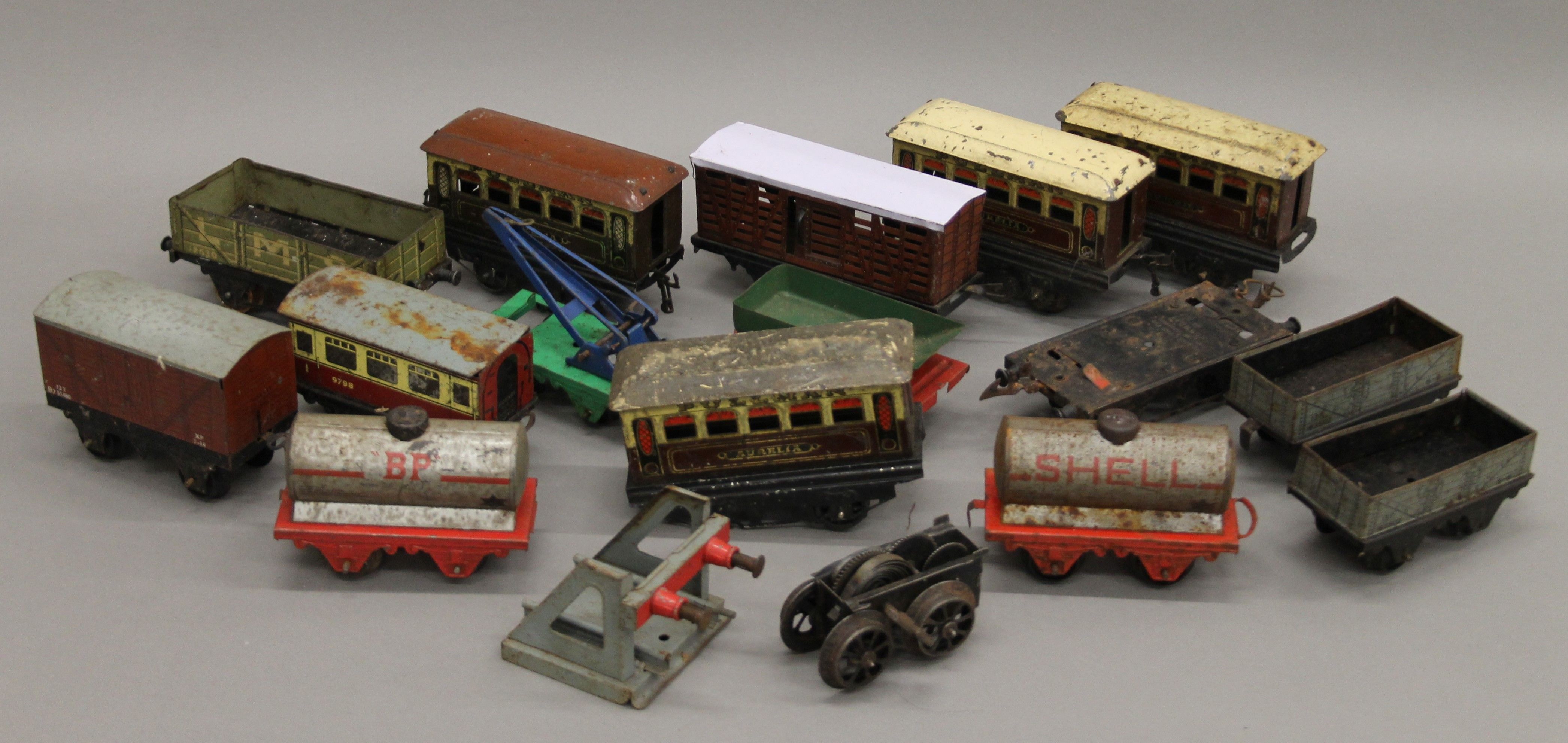 A quantity of Hornby tin plate carriages, etc.