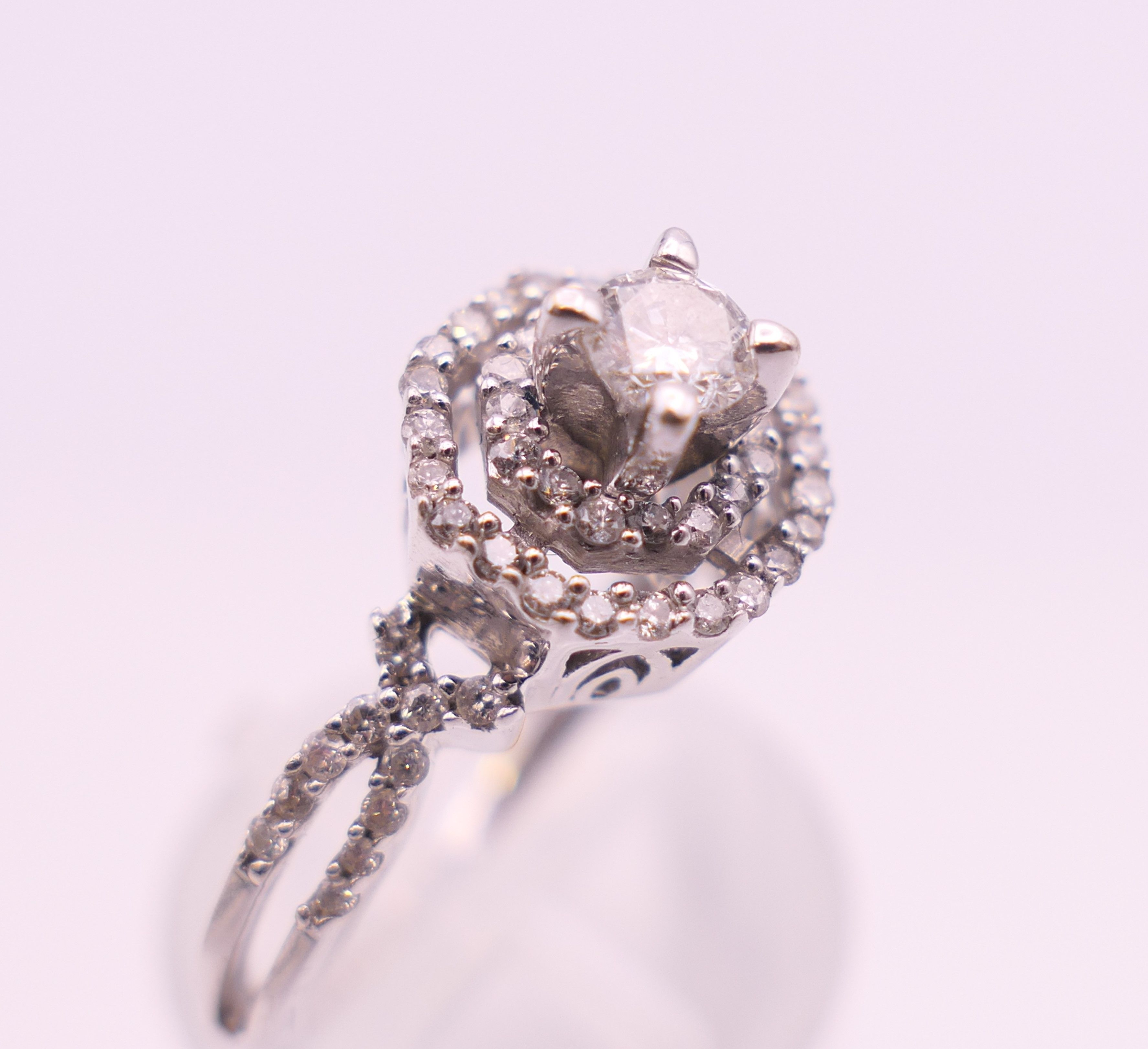 A 14 K white gold diamond ring. Ring size L/M. 3.6 grammes total weight. - Image 6 of 8