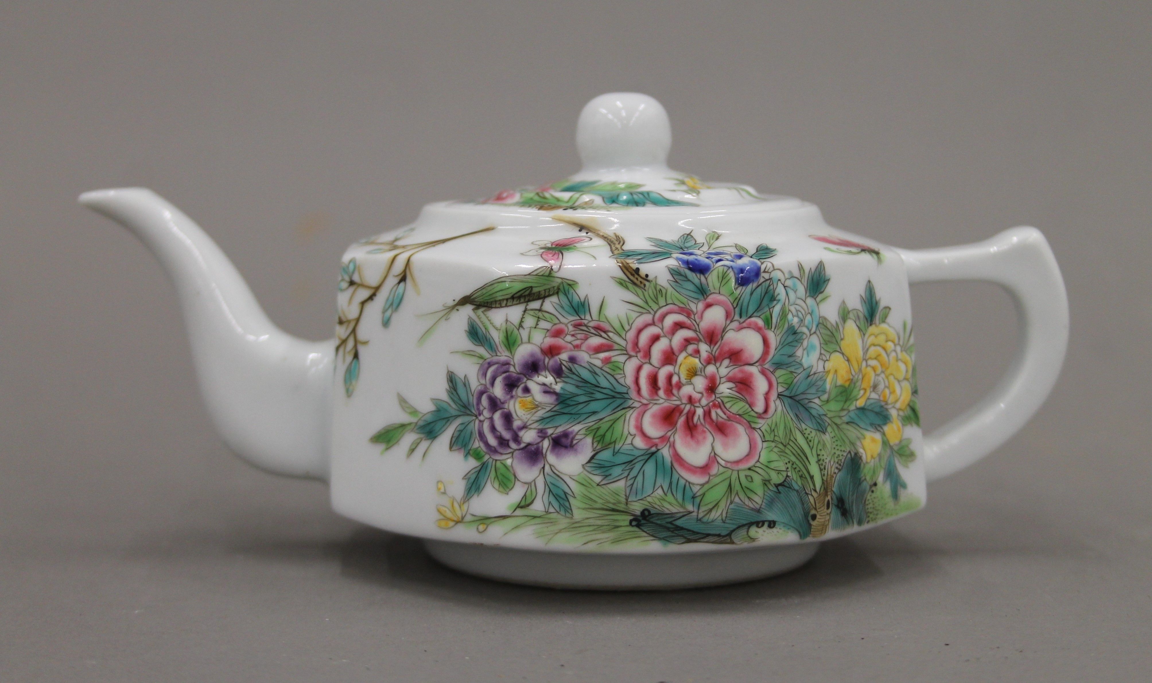 A small Chinese famille rose porcelain teapot hand painted with flowers, - Image 2 of 5