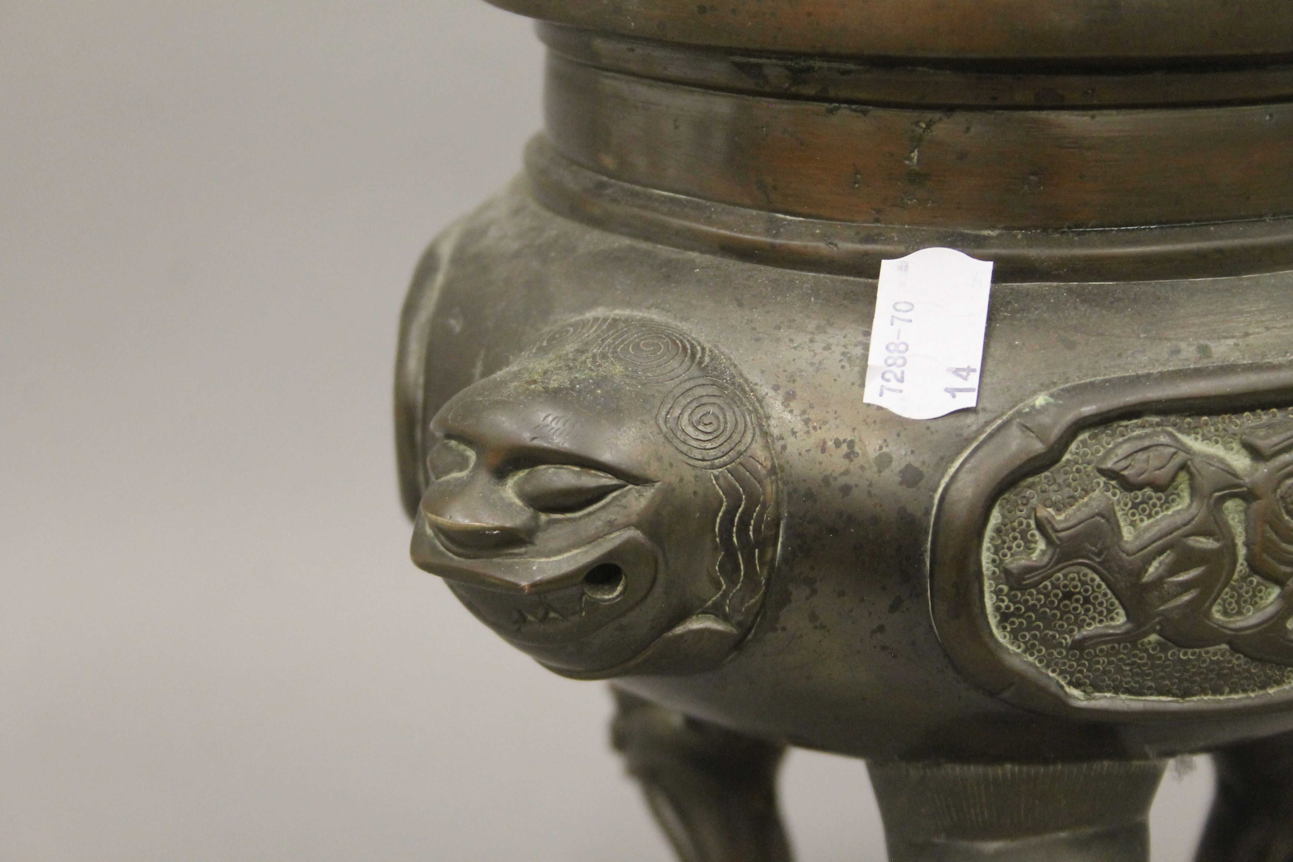 A Chinese bronze censer. 35 cm high. - Image 5 of 7