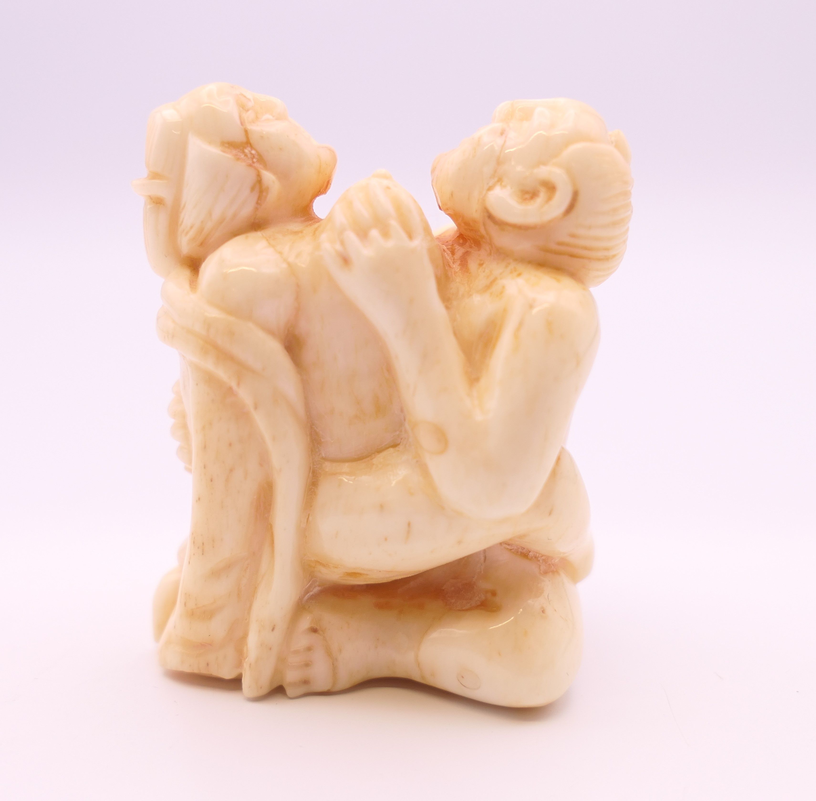 An erotic bone carving. 4 cm high. - Image 2 of 4