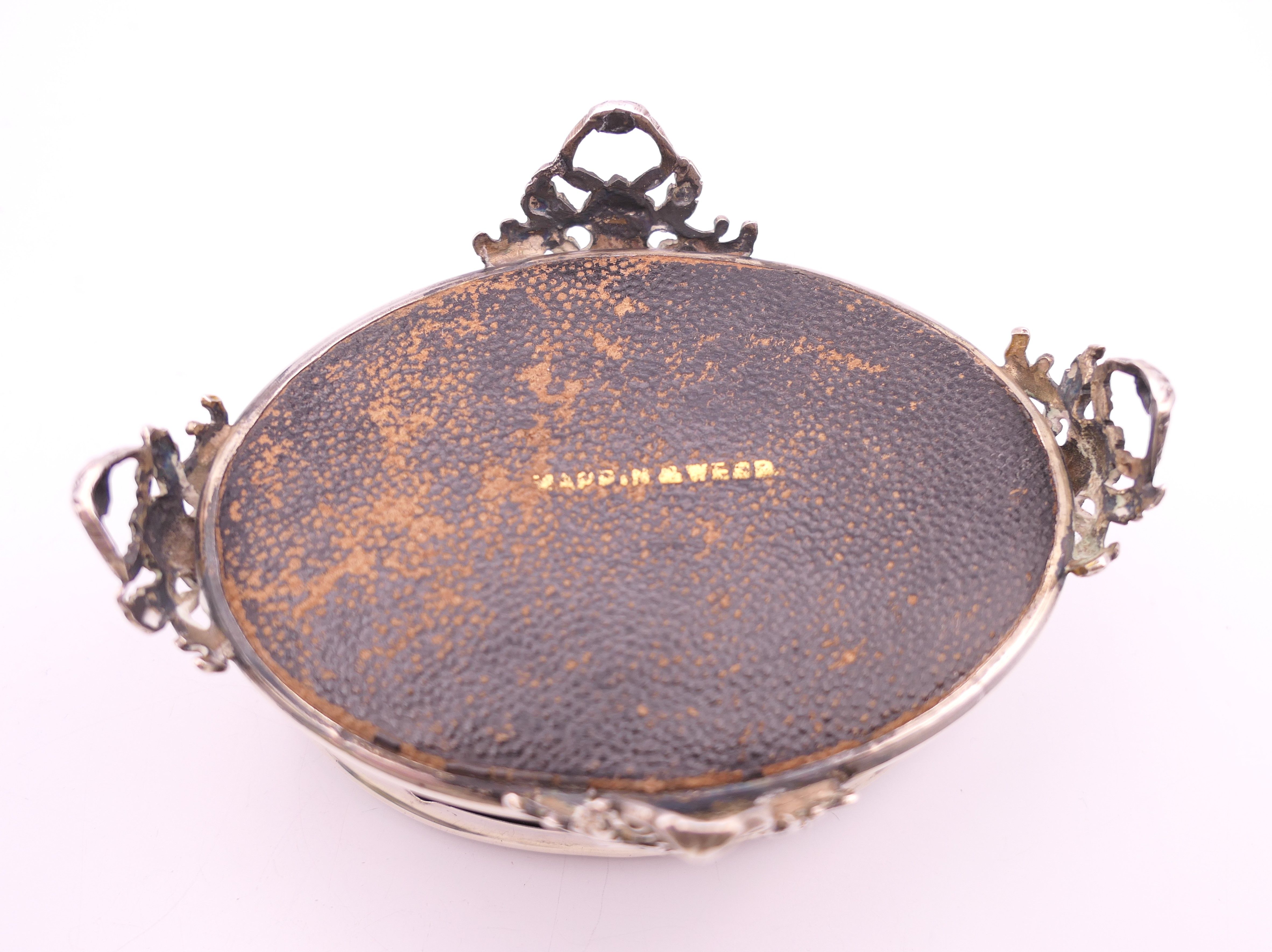 An Edwardian oval silver and tortoiseshell trinket box, Mappin & Webb, London 1909. 9 x 6 cm. - Image 8 of 8