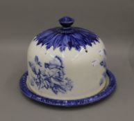 A blue and white porcelain cheese dome. 22 cm high.