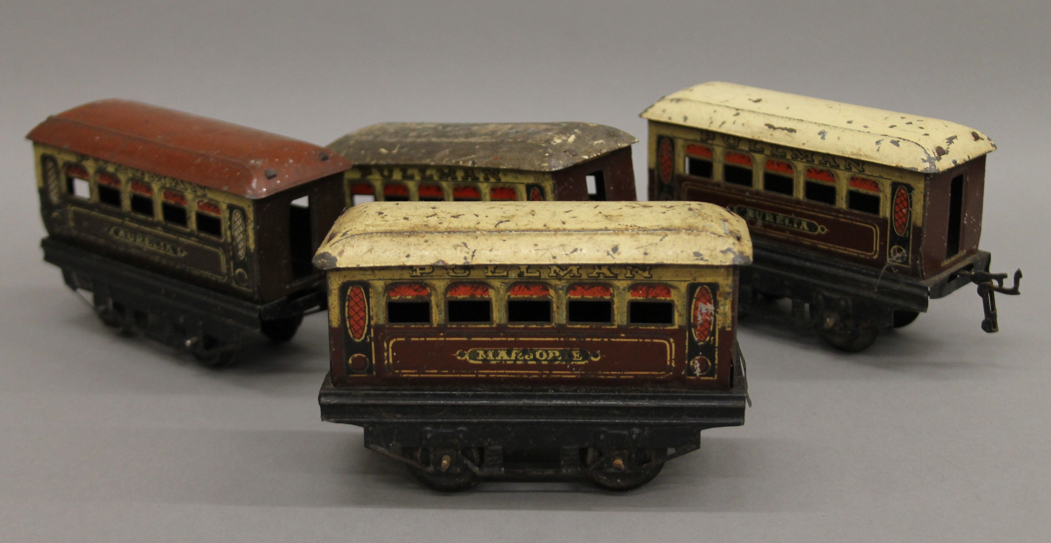 A quantity of Hornby tin plate carriages, etc. - Image 2 of 5