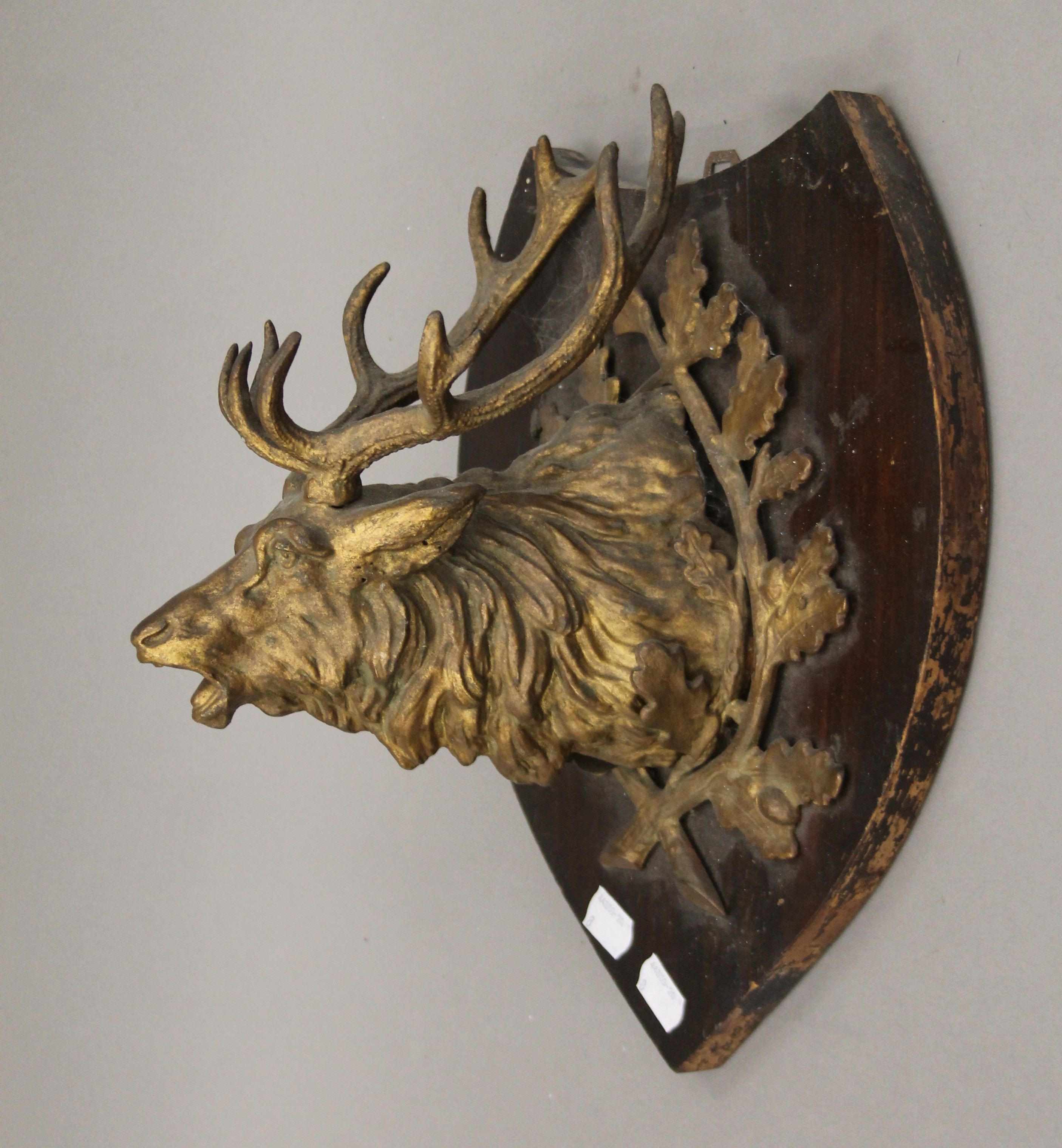 A gilt metal stags head, mounted on a shield. 33 cm high. - Bild 3 aus 3