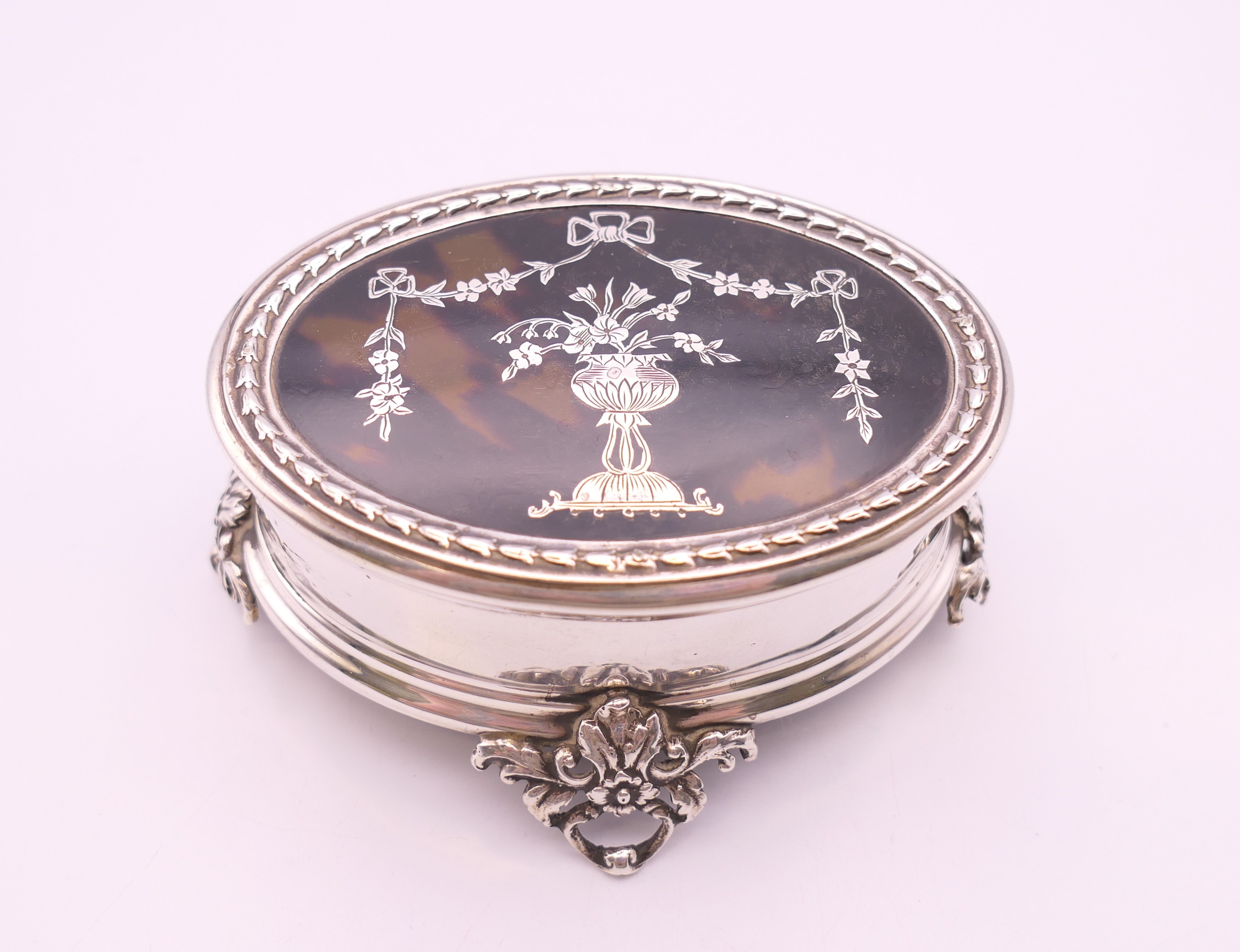 An Edwardian oval silver and tortoiseshell trinket box, Mappin & Webb, London 1909. 9 x 6 cm.