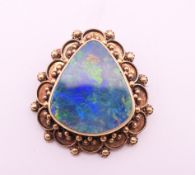 A 14 ct gold opal brooch. 3.5 cm high. 13.4 grammes total weight.