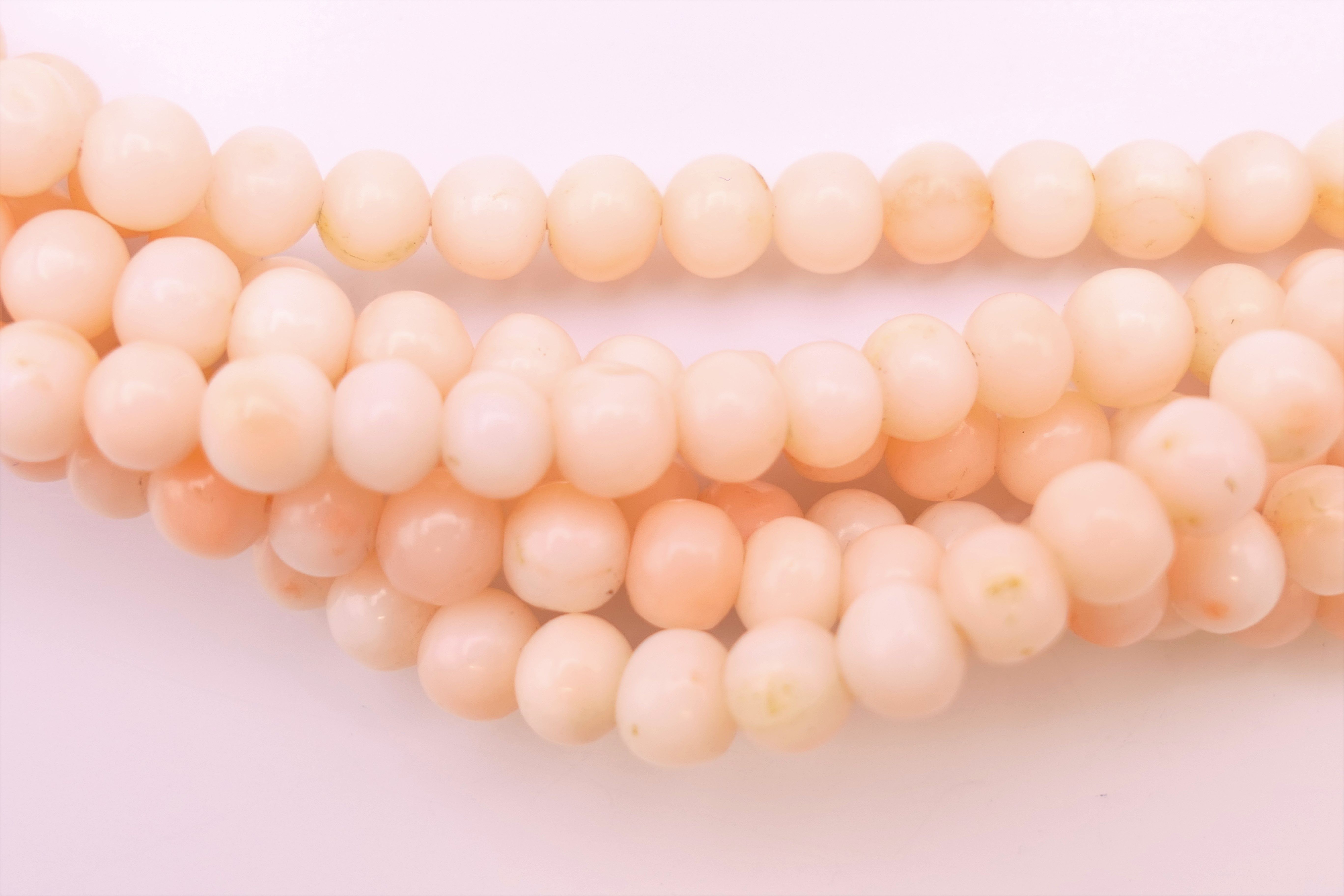 A six strand pearl necklace with an 18 ct gold clasp. 50 cm long. - Image 2 of 6