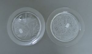 Two Lalique France glass plates. 21 cm diameter.