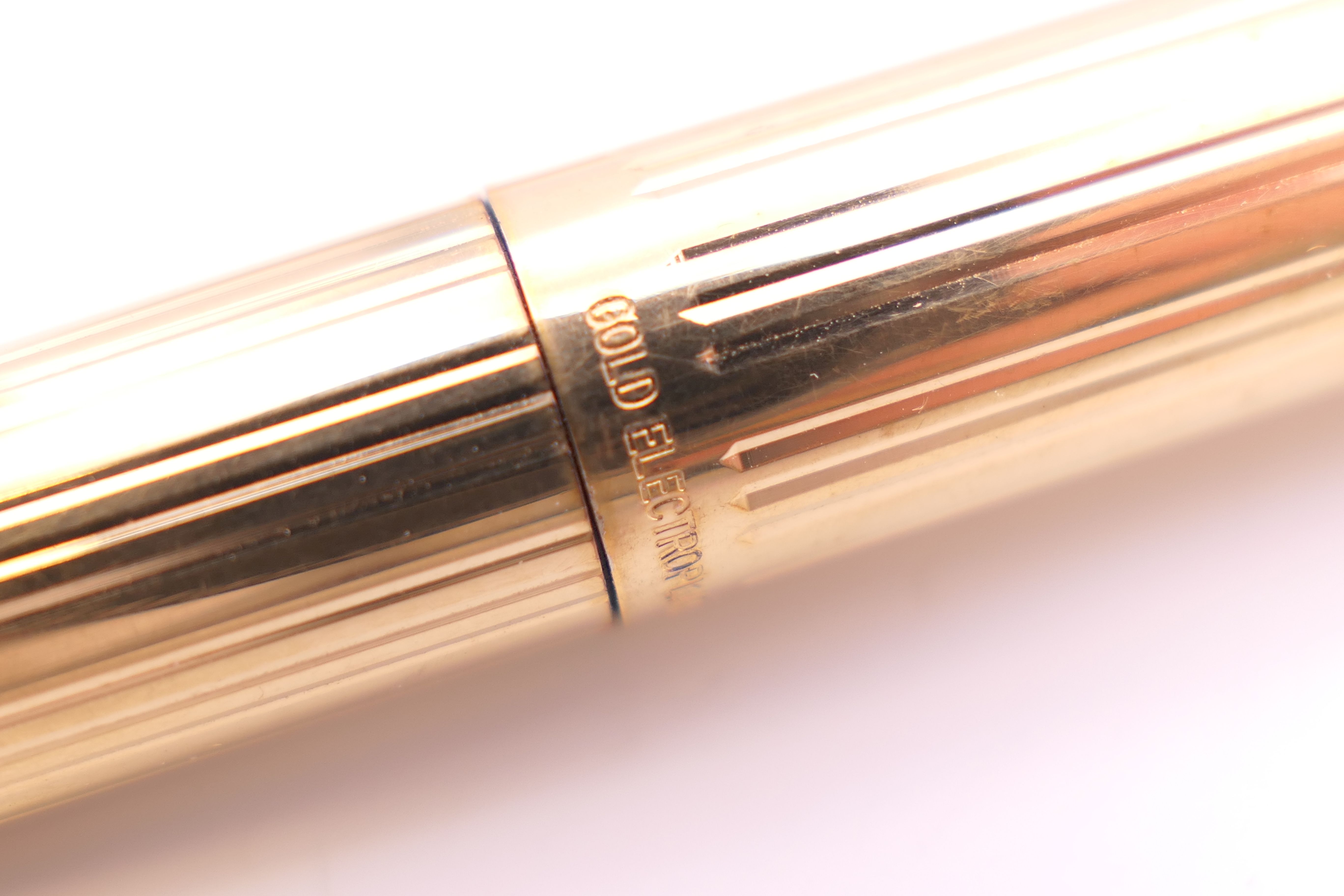 A Sheaffer fountain pen with 14 K gold nib and a Shaeffer ballpoint pen. - Image 2 of 9