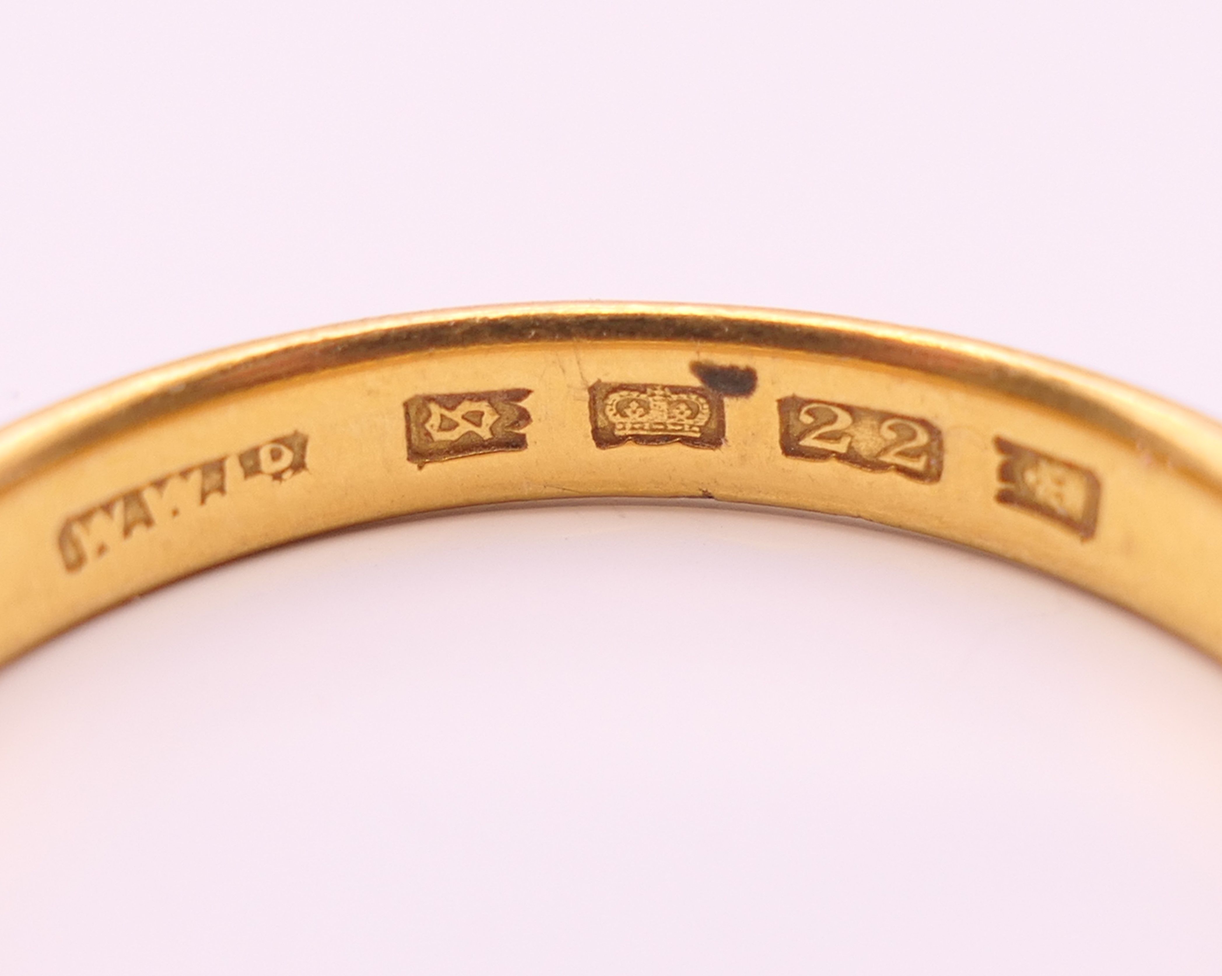 A 22 ct gold wedding band. Ring size X. 6.3 grammes. - Bild 3 aus 3