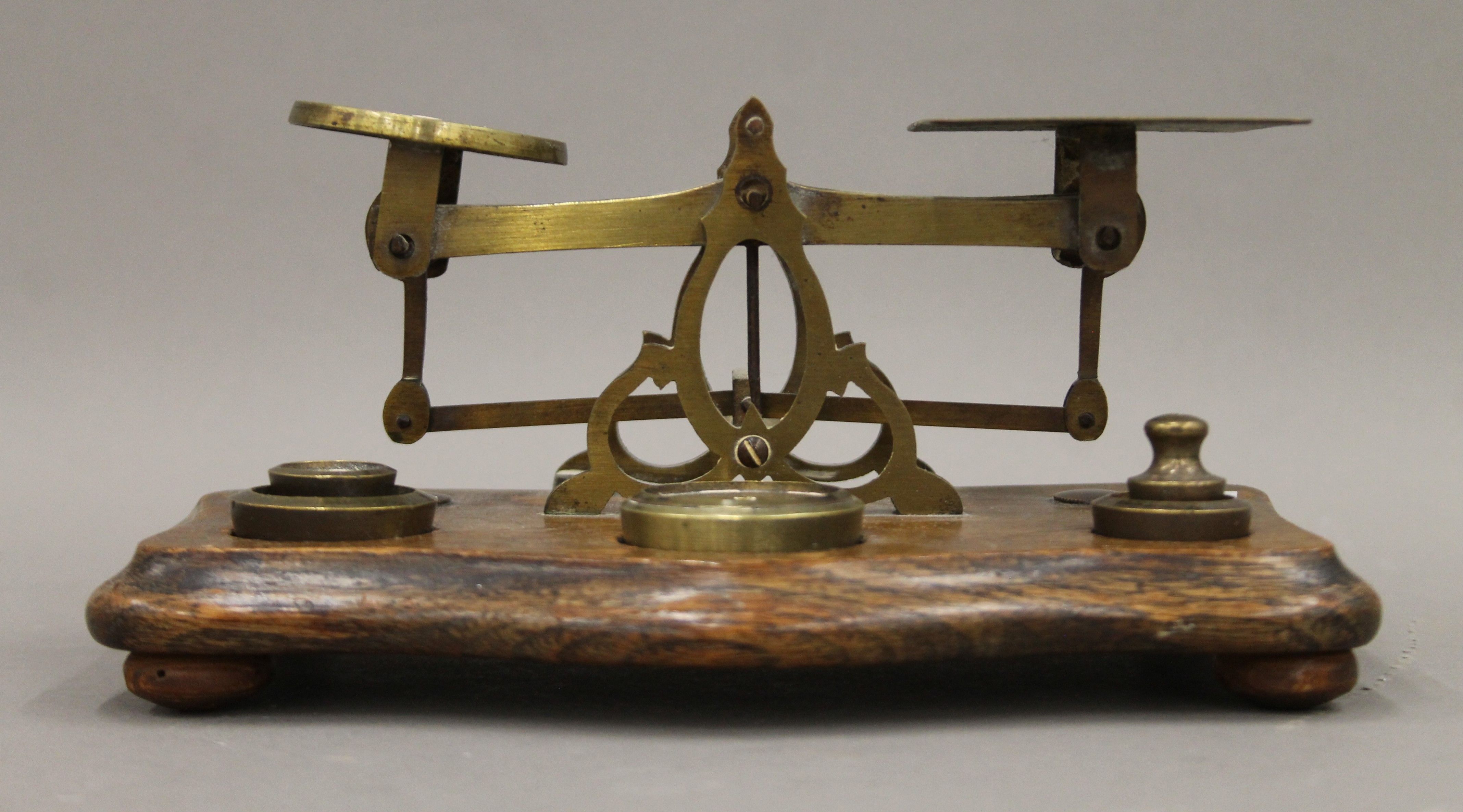 A set of Victorian letter scales. 21 cm wide. - Image 2 of 4