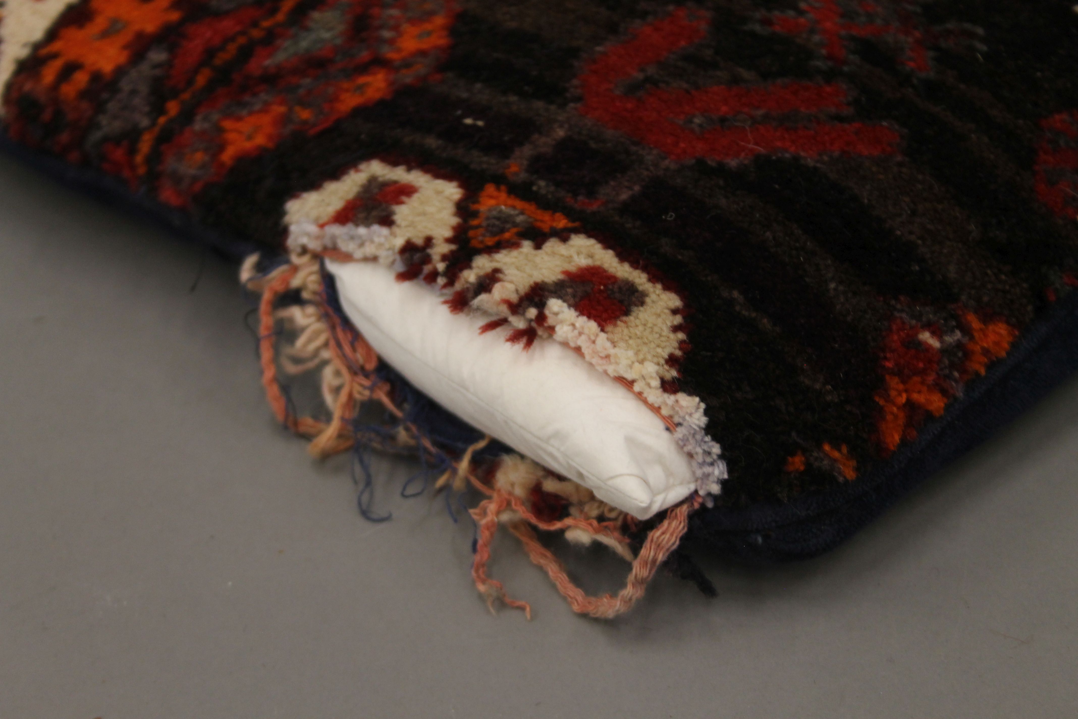 A Persian saddle bag rug and two cushions. The former approximately 98 cm long. - Image 5 of 5