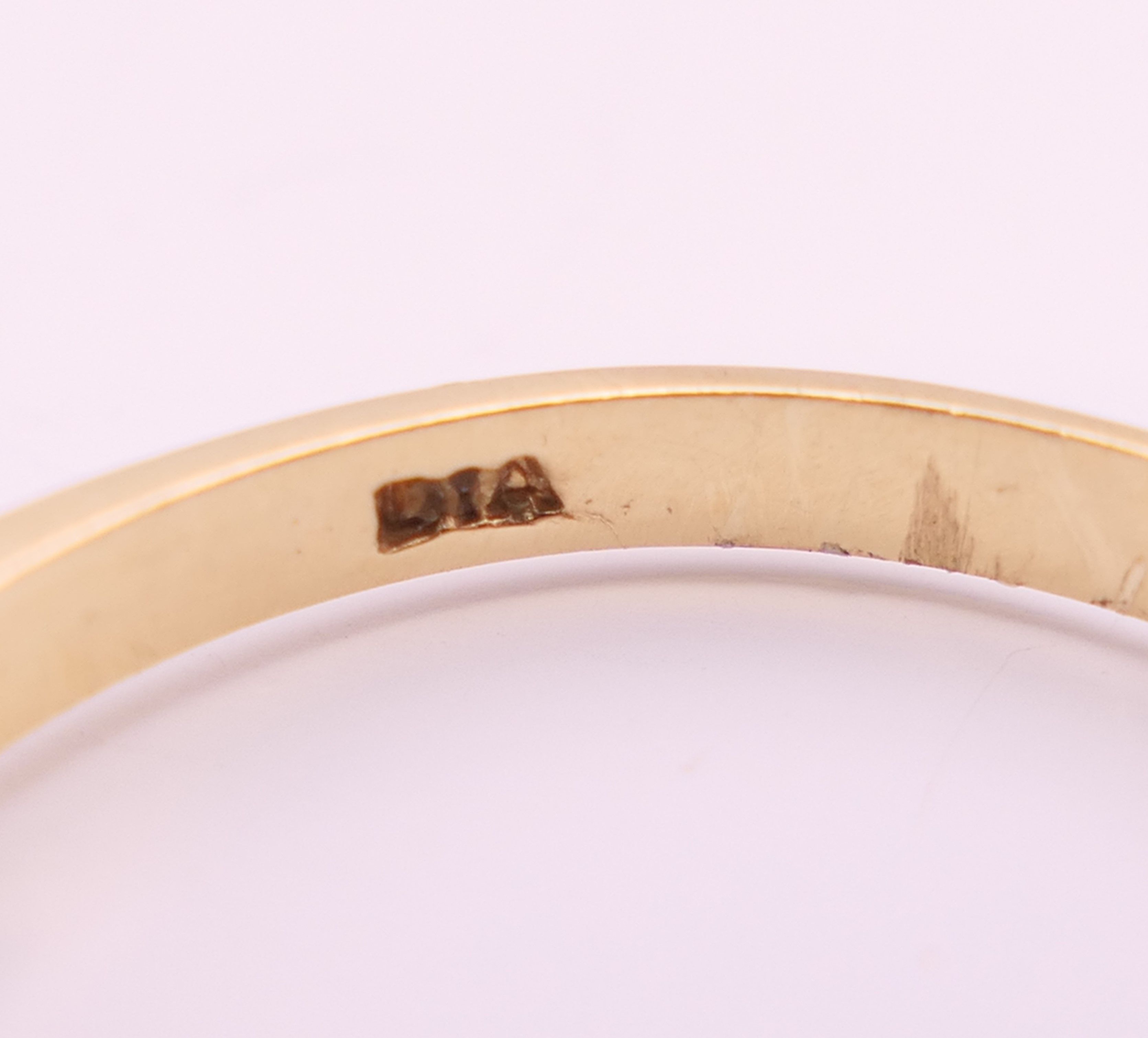 A 9 ct gold ring. Ring size Q/R. 3.8 grammes total weight. - Image 4 of 6