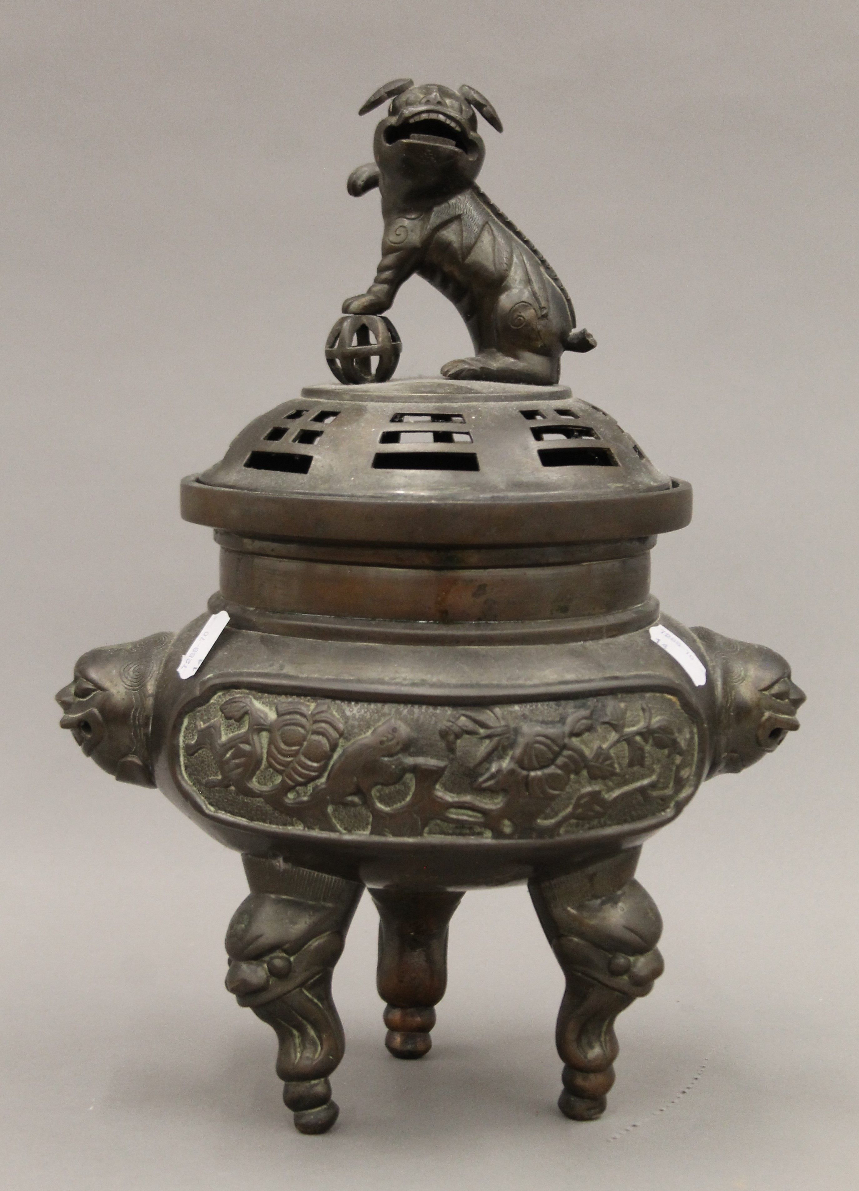 A Chinese bronze censer. 35 cm high. - Image 2 of 7