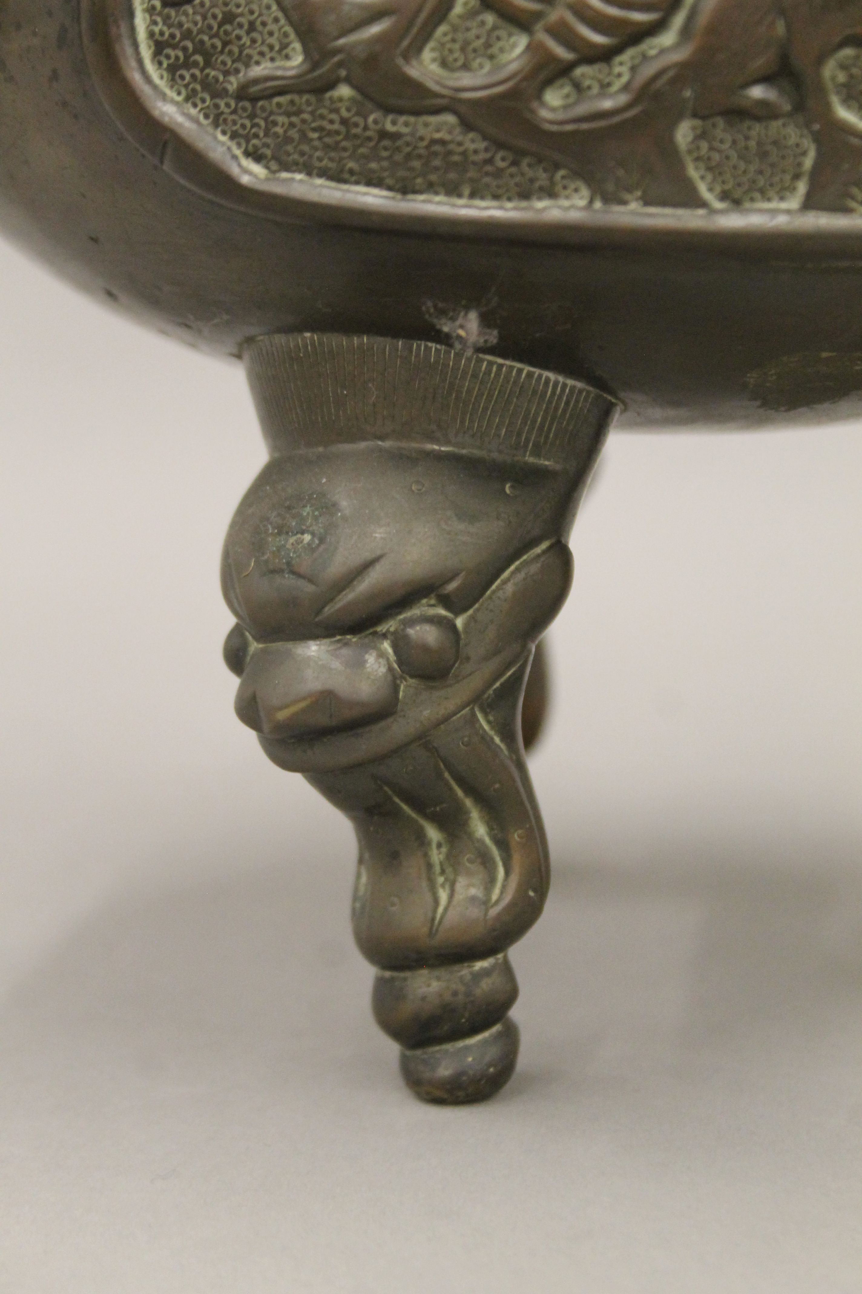 A Chinese bronze censer. 35 cm high. - Image 6 of 7