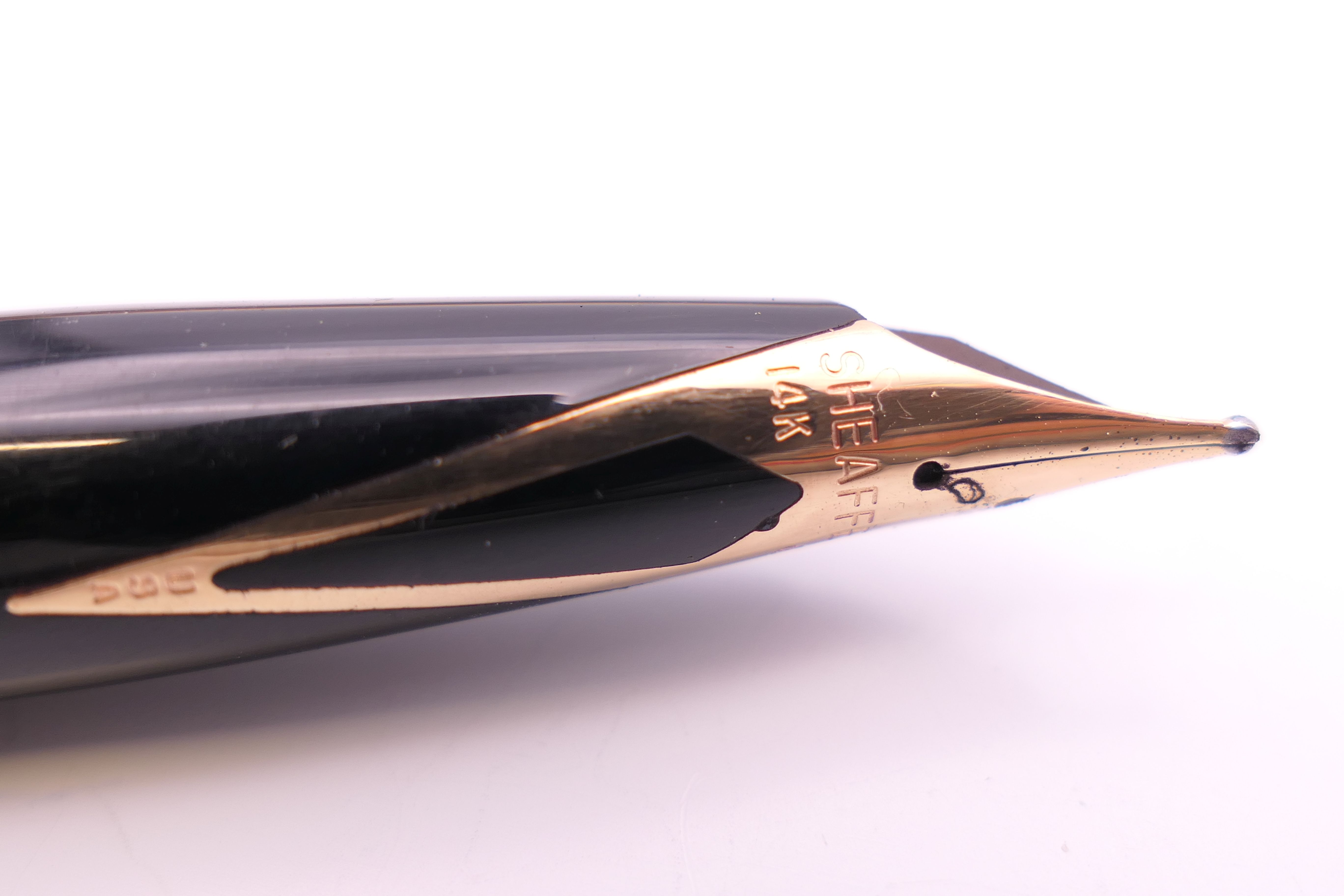 A Sheaffer fountain pen with 14 K gold nib and a Shaeffer ballpoint pen. - Image 5 of 9