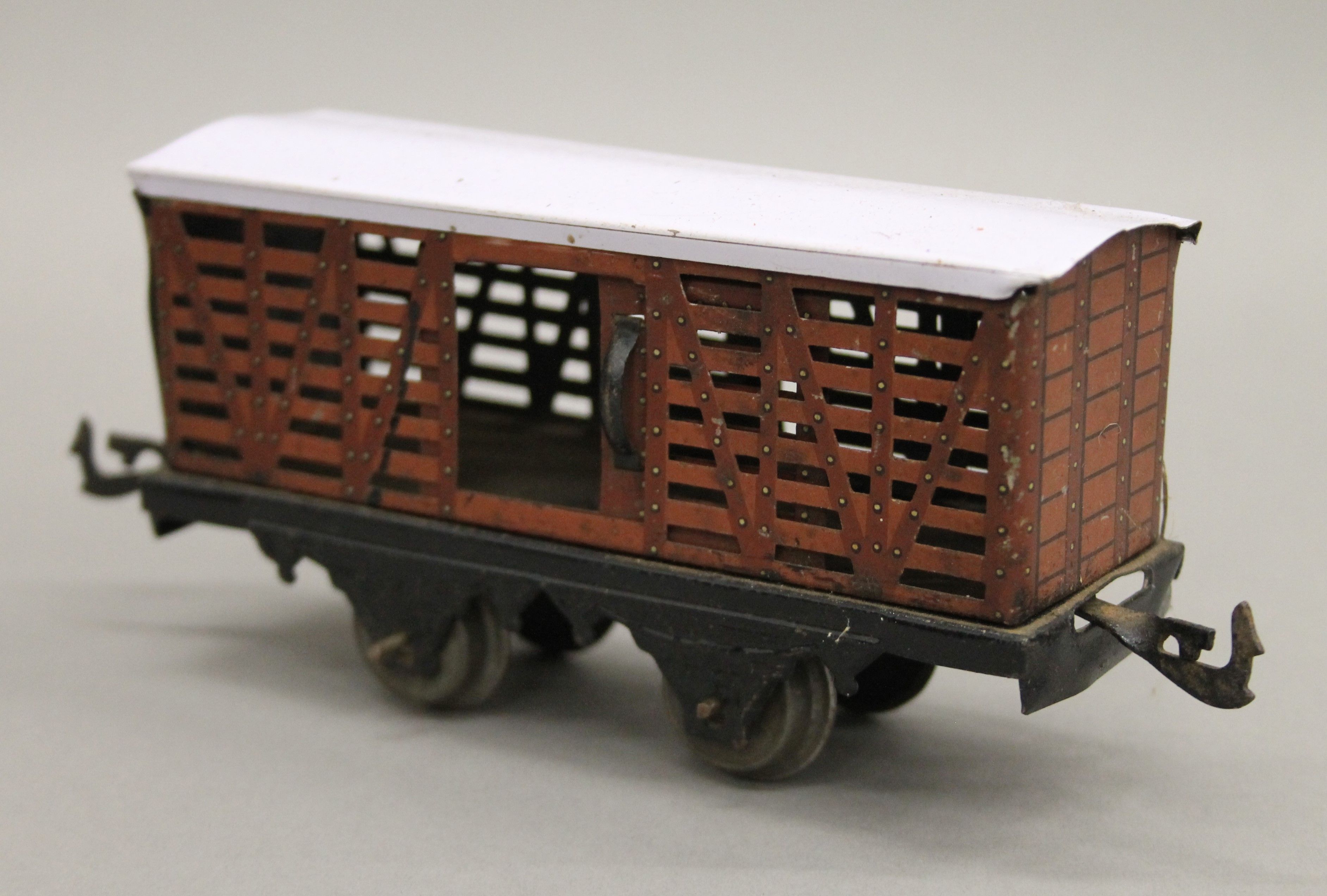 A quantity of Hornby tin plate carriages, etc. - Image 3 of 5