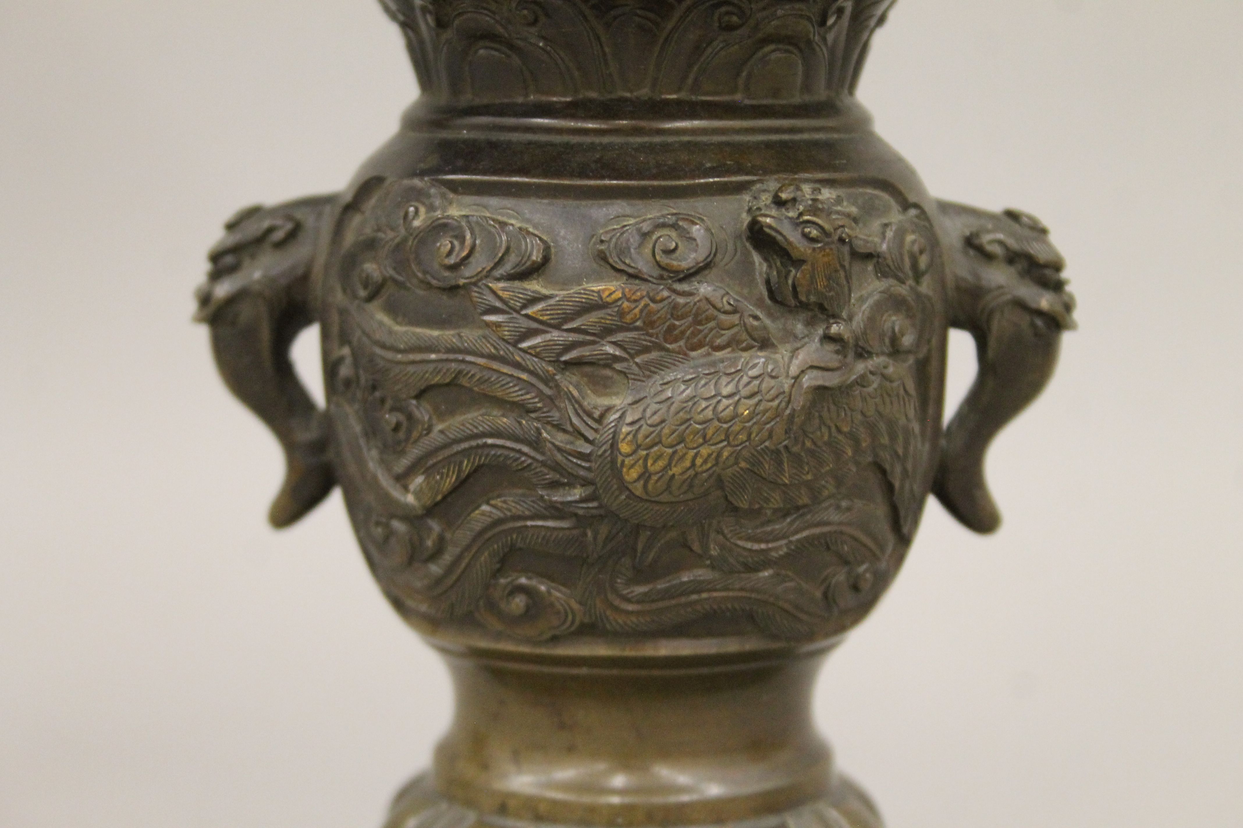 Two Japanese bronze vases. The largest 13.5 cm high. - Image 6 of 14