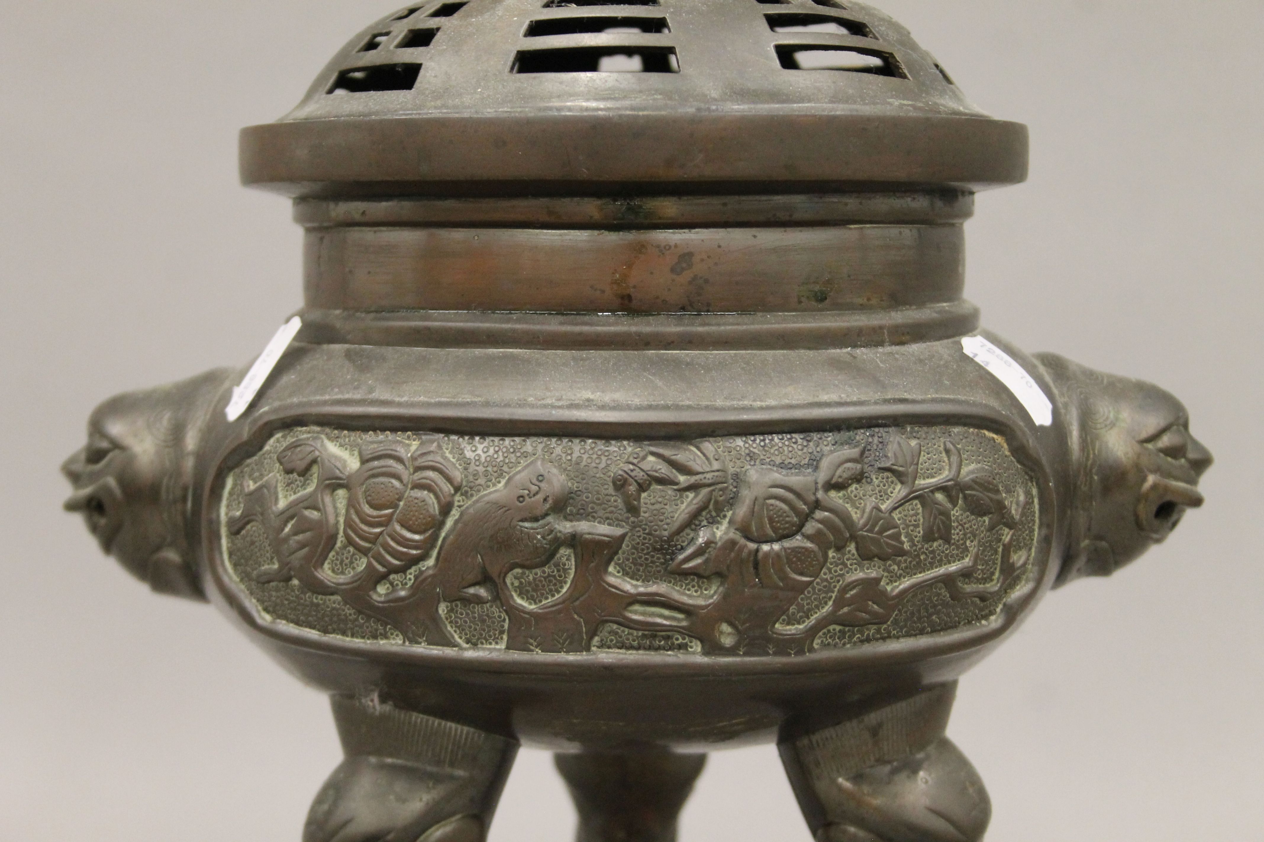 A Chinese bronze censer. 35 cm high. - Image 4 of 7