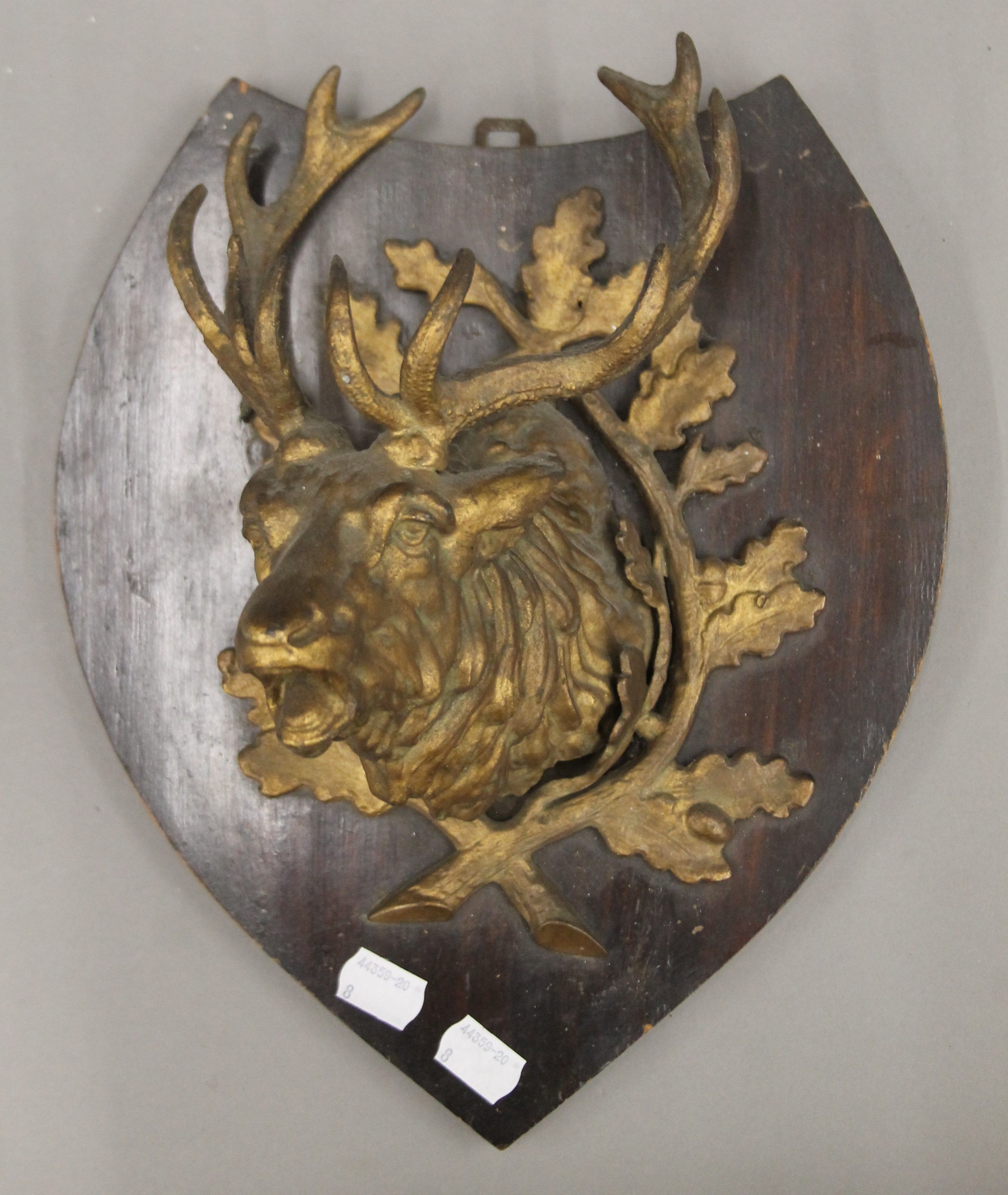 A gilt metal stags head, mounted on a shield. 33 cm high. - Bild 2 aus 3