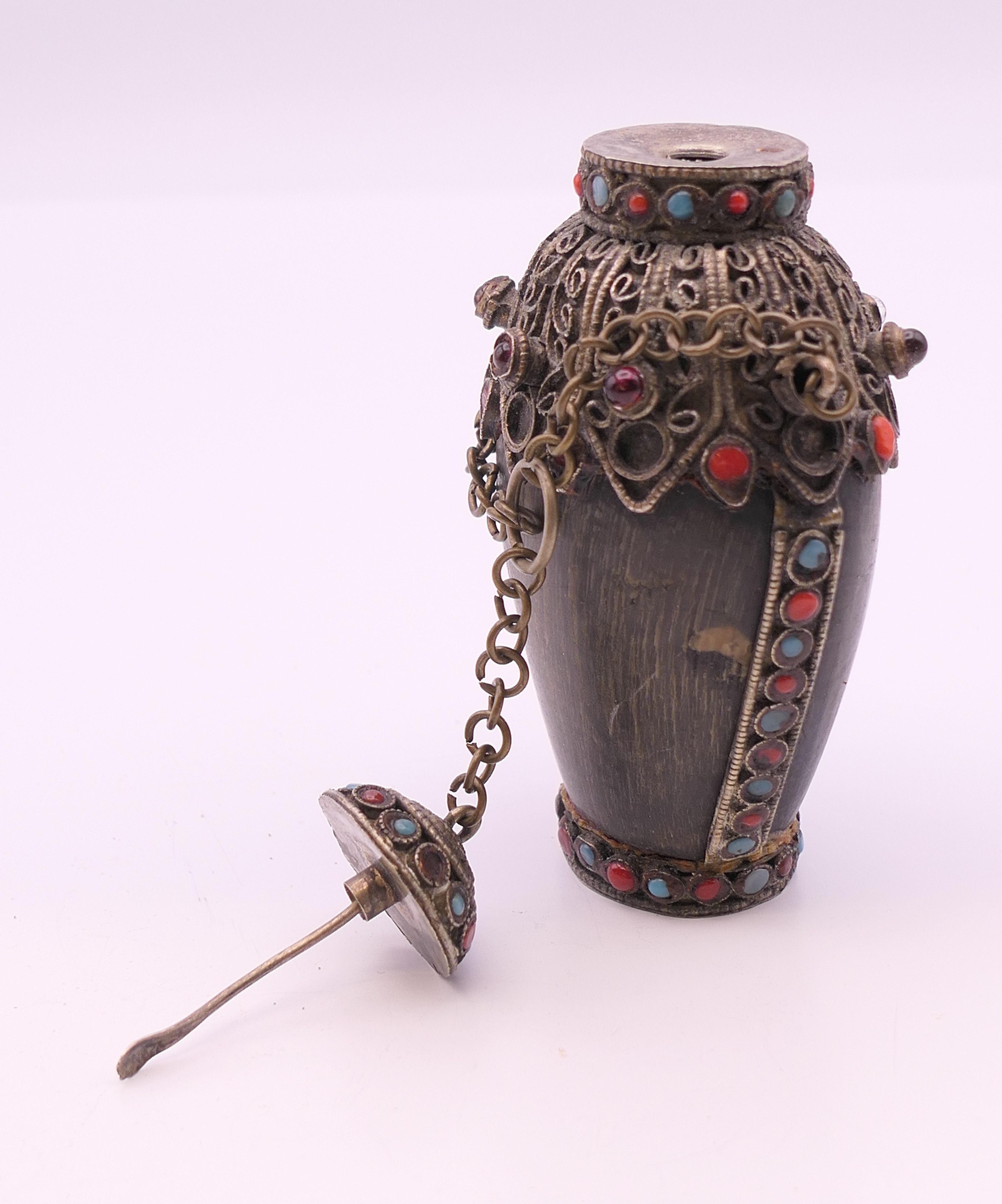 A Tibetan horn snuff bottle. 8 cm high. - Image 3 of 5