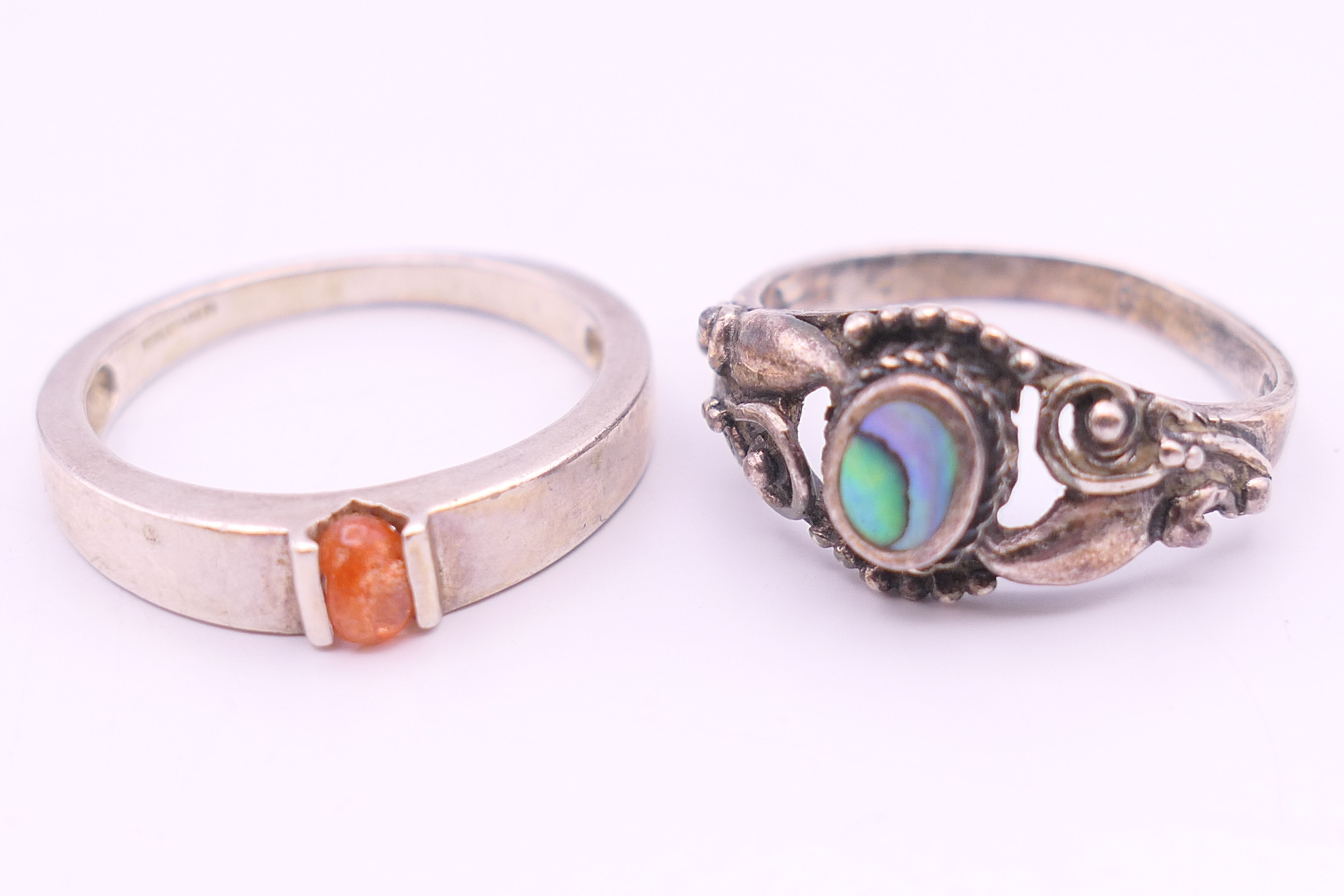 Seven various silver rings. - Image 5 of 6